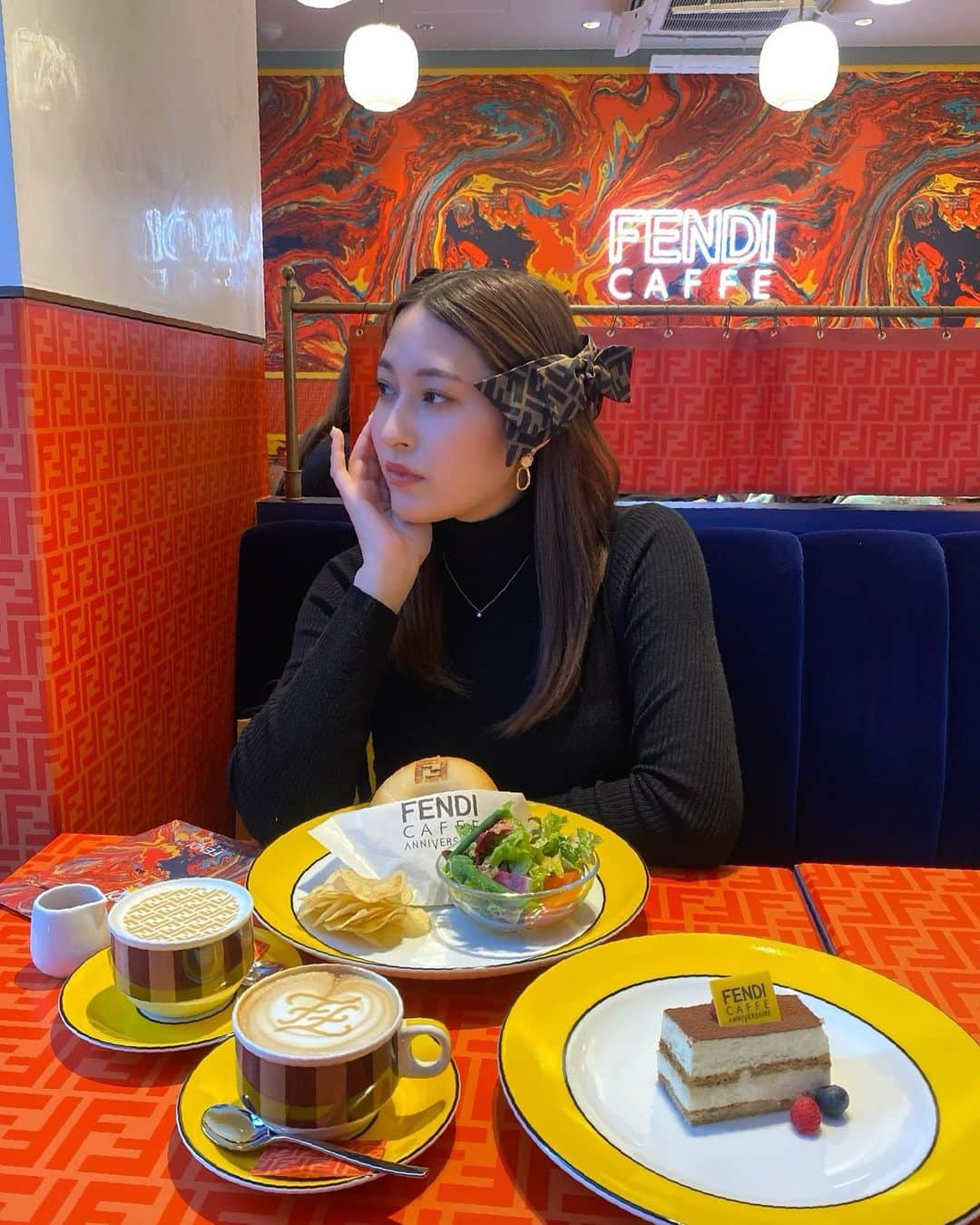 平田梨奈さんのインスタグラム写真 - (平田梨奈Instagram)「FENDI CAFE 🧡  サンドイッチがすごくおいしかったの☺︎あとCAFEの前にFENDIで欲しかったリボン買ったの！可愛すぎる❤︎  #fendi  #fendicafe  #フェンディ  #フェンディカフェ」12月29日 14時42分 - hirari_official