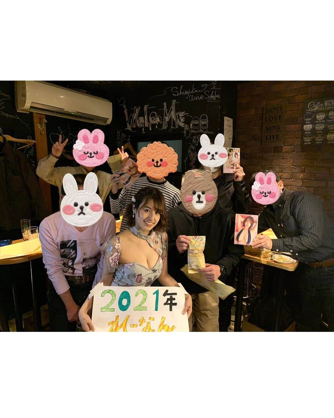 小山玲奈さんのインスタグラム写真 - (小山玲奈Instagram)「2021年おつかれーなん忘年会来てくれたみんな！ありがとう🍻✨  来てくれたみんなのおかげで最高に楽しい時間を過ごせたぁぁあ😭 今年も頑張ってきてよかったなぁと思ったしみんなの事もっと好きになった🥲✨ありがと🥲✨✨  来年も更にお仕事頑張って行くぞ！！！ファイヤー！！！！！  オフ会今回来られなかったみんな！来年もやるのでその時は絶対一緒にやろうね！その時まで楽しみにしててね！  本当にお疲れ様でした☺️💗」12月29日 20時29分 - reina_koyama_official