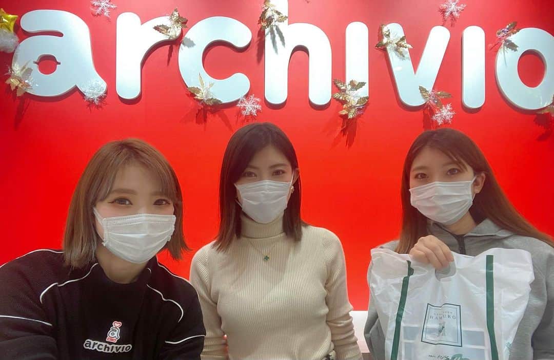 のインスタグラム：「・ 少し前に、ウェア契約していただいているアルチビオさん👚堀江店に行ってきました💖 店長のさりさんは、お休みの日🥲でしたが、いつも可愛くて明るくて優しいスタッフの皆様が一緒に⛳️コーディネートを選んでくださいました😆🎶 アルチビオさんのウェアは、ゴルフウェア史上最強に可愛くて、着るだけでテンションが上がる大好きなゴルフウェアブランドです😍 可愛いだけじゃなくて機能性も良いから最高です😉 堀江店は店内もカワイイ🤤💕」