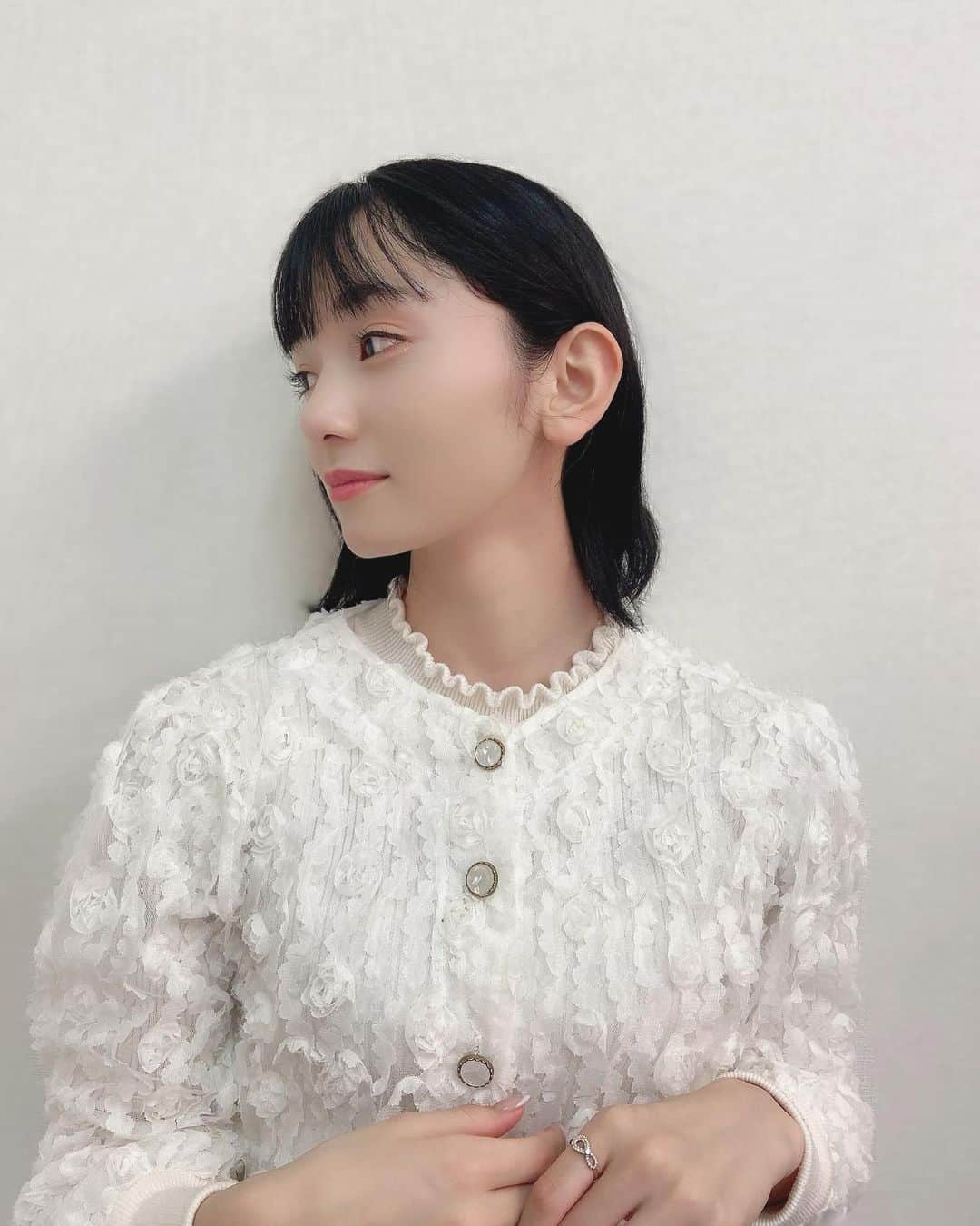 熊澤風花さんのインスタグラム写真 - (熊澤風花Instagram)「冬は白いお洋服が多いです 🎂」12月29日 21時43分 - fuka_kumazawa