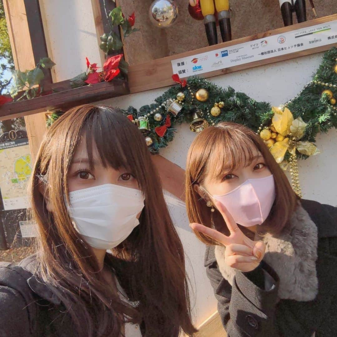 種田梨沙さんのインスタグラム写真 - (種田梨沙Instagram)「🎅  ゆみりさラジオ！  年内最後はクリスマスマーケットから 銀座までお散歩する銀ブラ回となりました！  この日ラジオのあと、 お出かけをする約束をしていたゆみ＆ゆみママ…  クリスマスマーケット付近で 待ち合わせだったことを聞いたラジオスタッフは  ワンチャンお母様ご出演いけるか！？とテンション爆上がり！笑  焦る夕実… ビビる夕実ママ… 笑いがとまらない梨沙…  奇跡のさんすくみでお届けした６６回、 結果的に過去１笑った神回になりました🤣  バッチリ笑い納めた２０２１年！  ２０２２年も、 みんなで沢山笑顔になりましょう！  #母親達がヘビーリスナーなラジオ #ゆみりさ」12月29日 22時05分 - tane_da_dayo