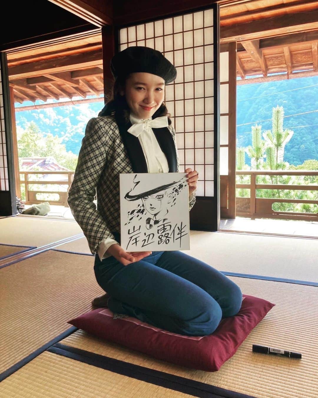 飯豊まりえのインスタグラム：「岸辺露伴、次回作 きっと　傑作！！😚😙  #岸辺露伴は動かない」