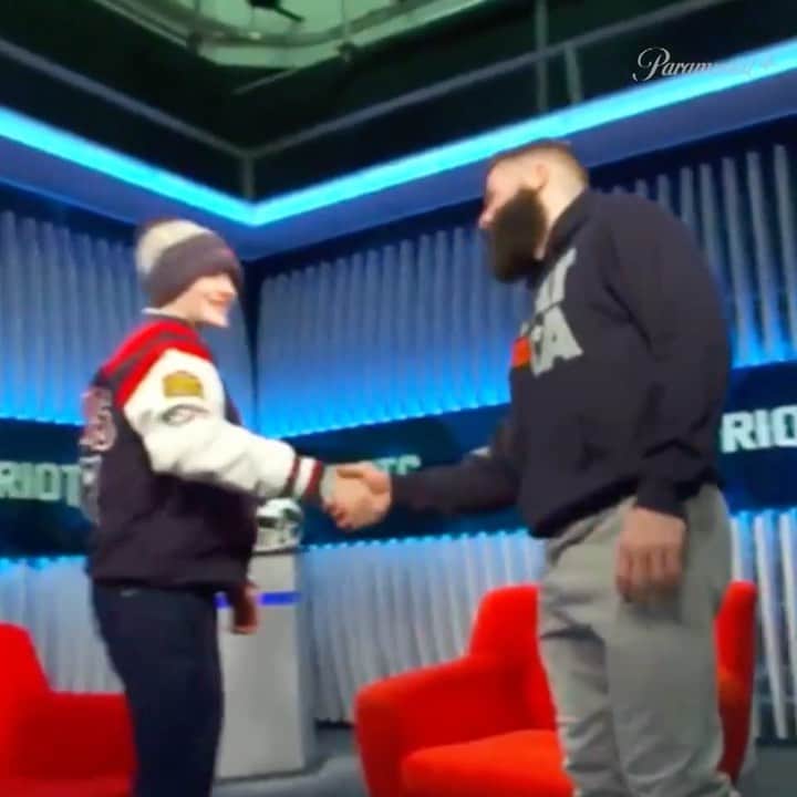 ジュリアン・エデルマンのインスタグラム：「Had to give my homegirl a shoutout. Keep slinging that rock stud. #InsideTheNFL」