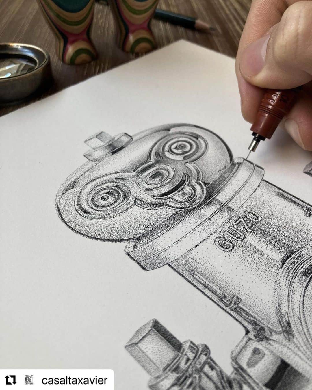 のインスタグラム：「Beautiful @haroshifreehydrantco drawing by @casaltaxavier !amazing detail ! Arigato gozaimasu ! 🙌🙌🙌  #Repost @casaltaxavier with @make_repost ・・・ Ending 2021 with a beautiful sculpture from @haroshi ✨  If you swipe you’ll discover his handcrafted wooden sculpture made from recycled skateboards. So happy to add this new piece to the collection!  The drawing I created is based on his Free Hydrant project from 2020.   Thank you @haroshi for the amazing Guzo and thanks everyone for the continued support in 2021!   Excited to share more with you in the coming months 🎉  #xaviercasalta #haroshi #guzo #freehydrantco #sculpture #woodsculpture #dots #ink #art #artist」