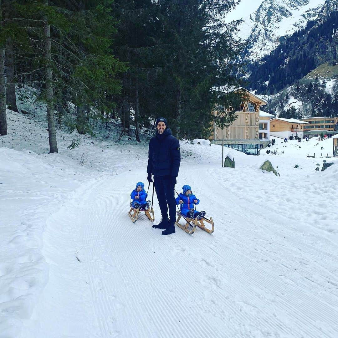 ザムエル・ラートリンガーのインスタグラム：「Quality Time ❤️ @feuerstein_naturefamily_resort」