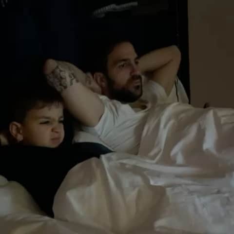のインスタグラム：「Like father like son #footballnight 😍⚽️☺️」