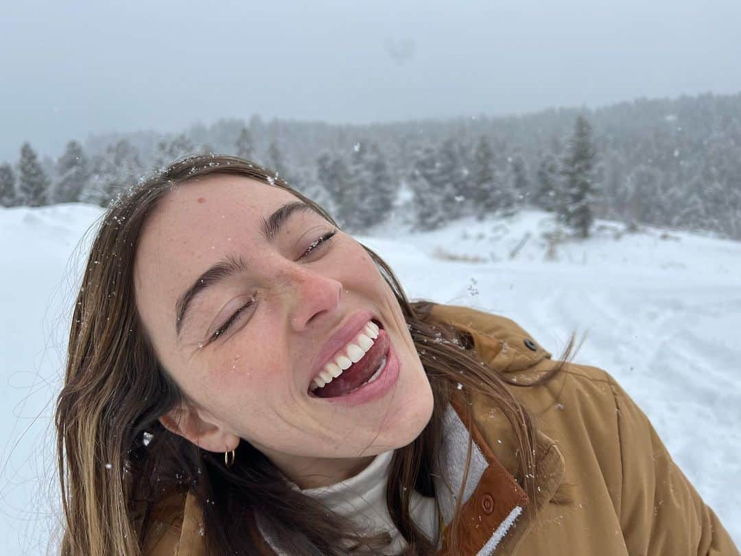 ローガン・ラーマンのインスタグラム：「Yesterday was my best friend’s birthday. She truly makes every day better and brighter. I wake up every morning feeling like  the luckiest guy in the world knowing I have this one in my life. This bday we learned how to ski. Here’s to many more adventures together. Love you, Anita. @analuisacorrigan」