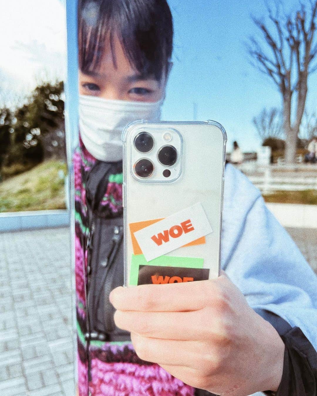 岡部紗季子のインスタグラム：「“ #WOE #stickers #logo #caseiphone #📱 . . .  点と点が 未来へ繋がる線になることを信じて  You have to trust that the dots will somehow connect in your future. -Steve Jobs-」