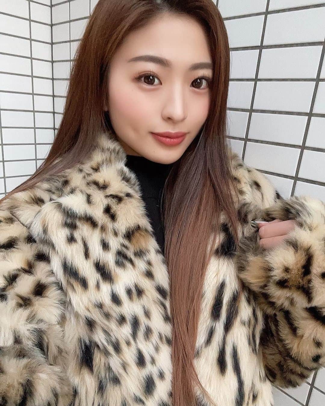 MIYABIのインスタグラム：「おはよう御座います🌞  今日が仕事納の方も多いかな🙄  皆んなが大変な年だったと思うけど、今年もお疲れ様でした🥺💓  来年ミヤビは年女🐯 ヒョウ柄だけどっ🤫  どんな1年になるかなぁ✨」