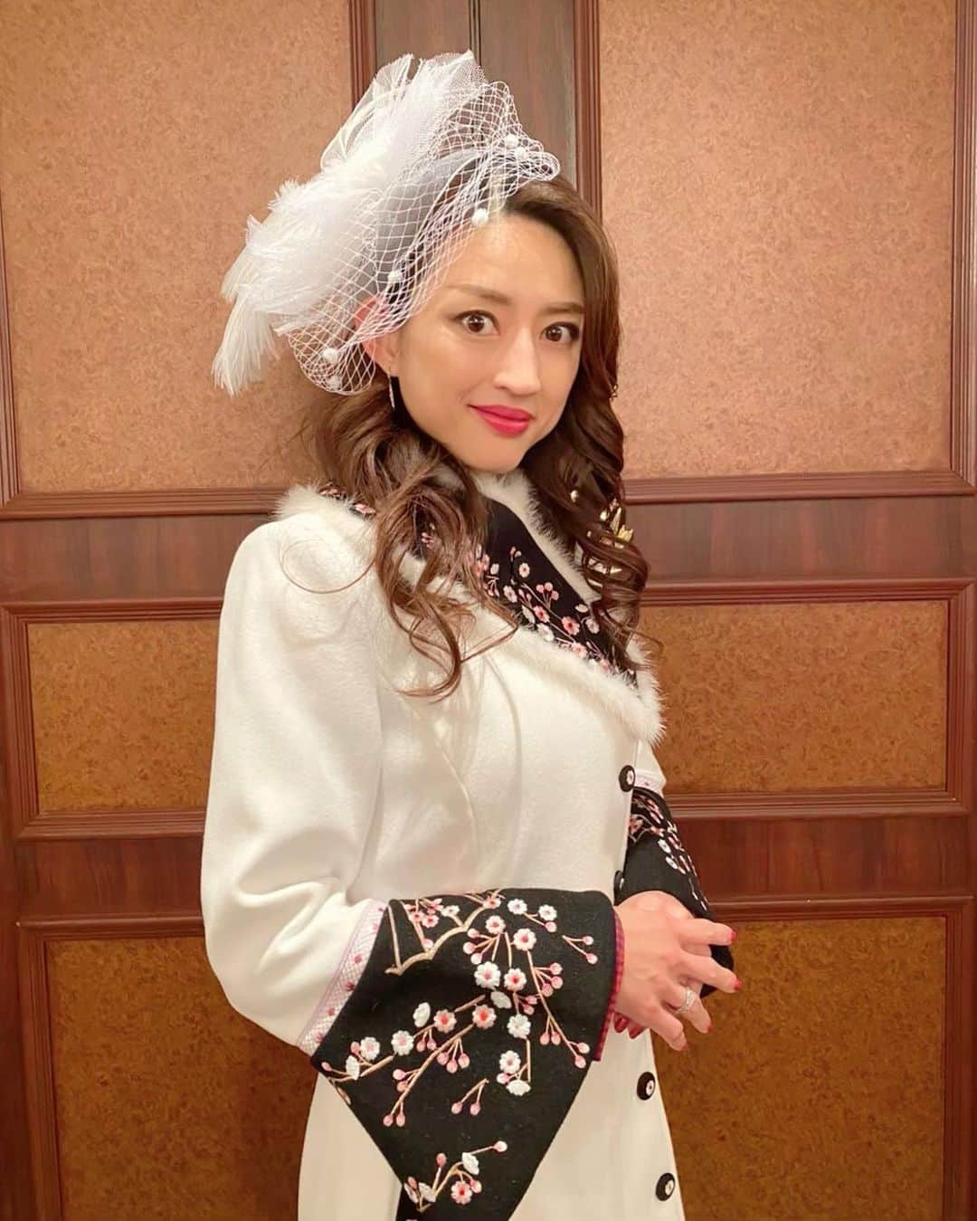 小沢真珠さんのインスタグラム写真 - (小沢真珠Instagram)「今年は「劇場版ルパンの娘」の撮影、そして映画が公開した年でした。劇中の写真をあまり載せていなかったので年末に載せてみます♪  衣装はドラマの時にも沢山着させて頂いた @antoinette.oc さんのお洋服が沢山着られて幸せでした。ここのお洋服を着ただけですっと役に入れる感じがしました❤︎  キッズの服も可愛くて公私ともにお世話になってます。  #劇場版ルパンの娘  #衣装」12月30日 7時38分 - maju_ozawa