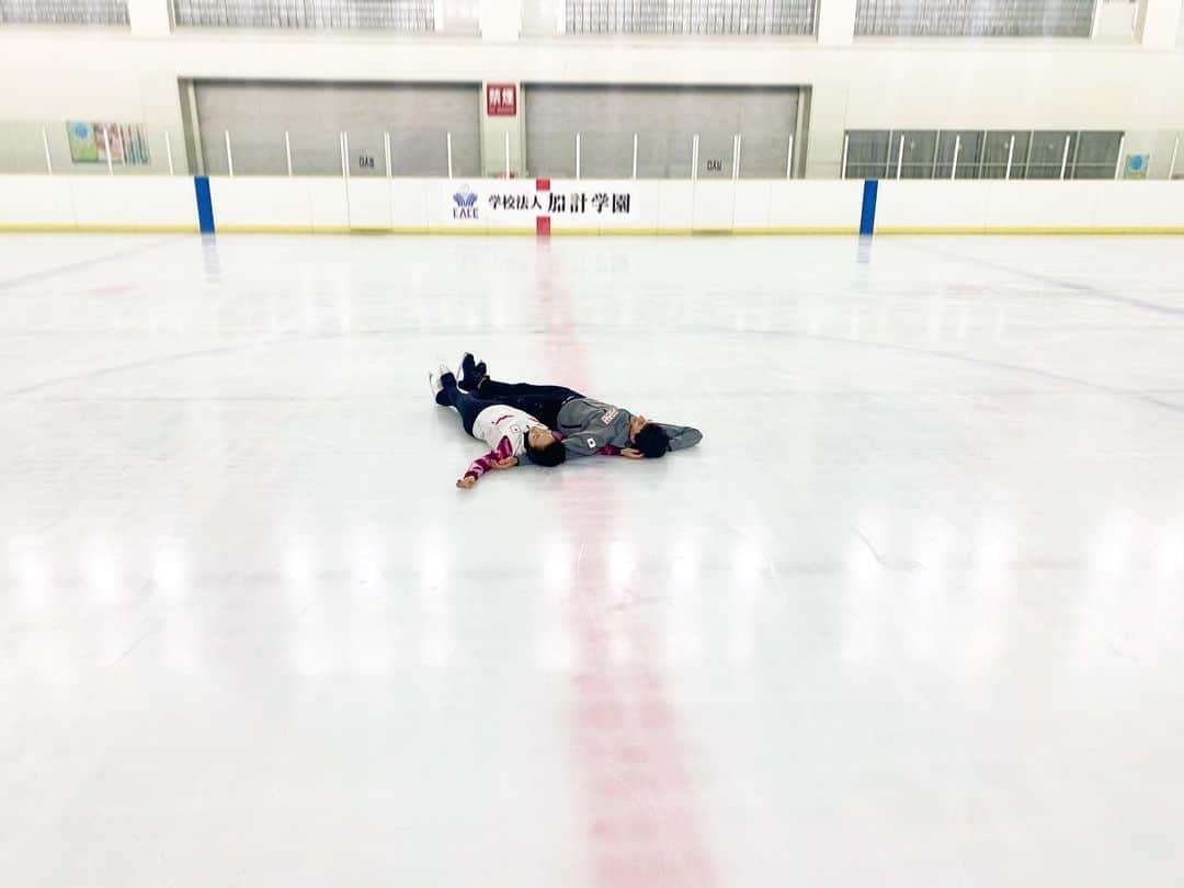 小松原美里さんのインスタグラム写真 - (小松原美里Instagram)「私がスケートを始めたリンクで 滑り納めをさせて頂きました。  氷の神様ありがとう❄️ つるつる滑ったり くるくるまわったり 音に合わせて踊って 顔に当たる風が気持ち良かったり 変なこけ方したり 9歳の時から知ってる スケートって楽しい😊 軸を大切に。  #感謝」12月30日 8時48分 - missatoooo