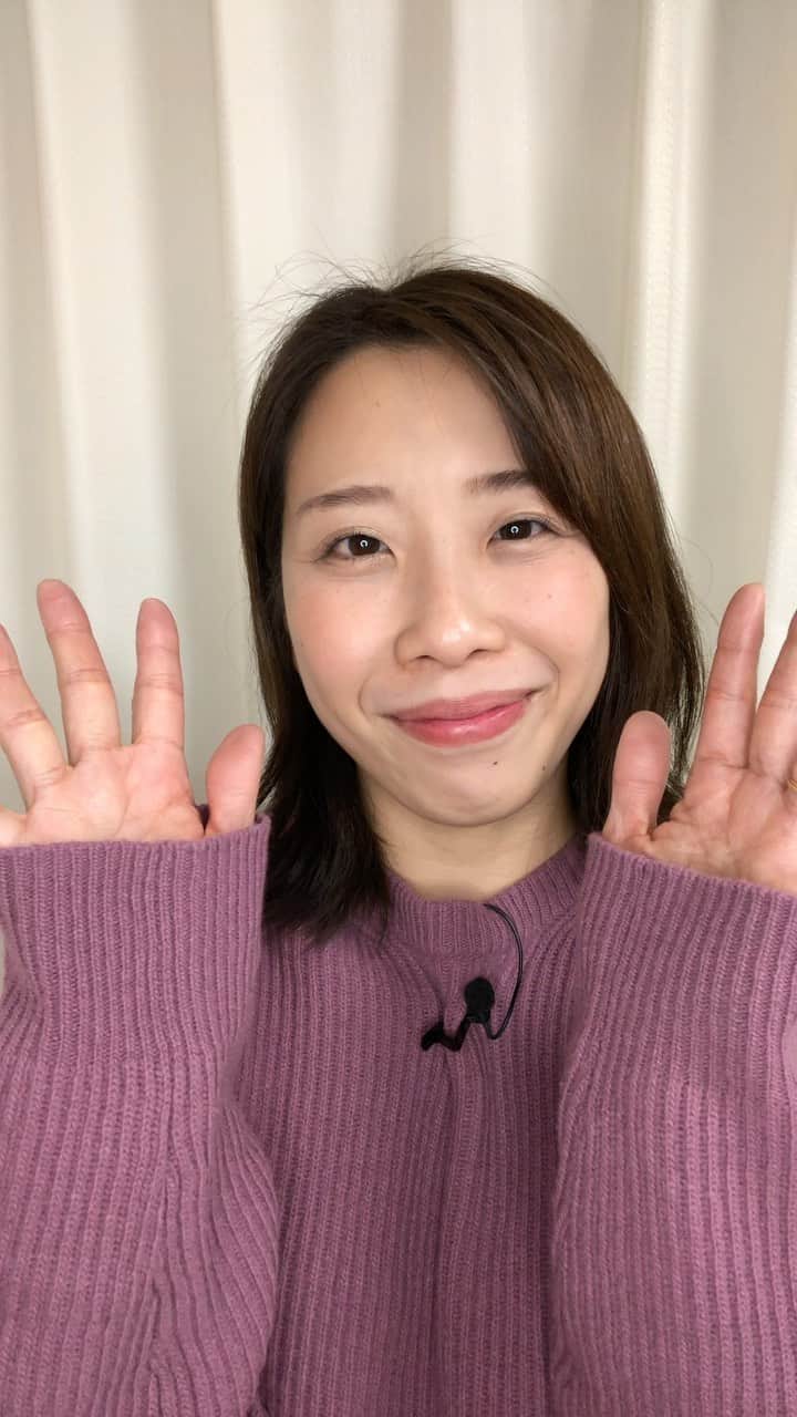 女子アナ47のインスタグラム：「#女子アナ47 #マリン部 #marinus の池田モト @moto.i_31  です。  #47発信プロジェクト の #マリヌス航海日誌 や、動画コンテンツ、SNSやイベントなどを通じて、海の魅力をみなさんにお届けしています。  山部朱里アナウンサー @yamabeakari からバトンを受け取りました！ テーマは「2021年の思い出と2022年の目標」です！  今年のマリン部での思い出はマリヌスでさまざまな発信が出来たこと。 私自身もインスタ投稿、インスタライブ、記事、動画などさまざまなものに挑戦🙌🏻 私の発信を見て、ご連絡いただいたりコメントをいただいたり…非常に嬉しかったです！ 励みになって頑張ることができました♪ 来年はマリヌスメンバーを始め、沢山の方に直接会って話してみたい💕 オンラインもいいですが、やはり直接会う、見る、聞く、体験するというのは、得る情報量、ワクワク感も違いますから♪ そして、来年も引き続き新しいことにも「トラ🐯」イして、海の魅力をもっと伝えていけるよう頑張ります！  来年もmarinusを、そして女子アナ47をよろしくお願いいたします。  次は多賀祐子アナウンサー @yukotaga_baby_ana です  #マリヌス活動 #マリヌス航海リレー #海活 #年末 #振り返り #2021年 #2022年 #寅年 #海の幸 #海の魅力」