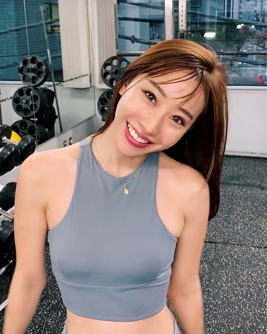 秋倉諒子のインスタグラム：「今年もあと2日！？ 毎日嬉しい激務です❤️‍🔥 今日までみっちり仕事するよー💪 お仕事まだの方も 最後まで駆け抜けましょー✨  毎日カフェ巡りして優雅に過ごしていた私は一体どこへ？笑  #年末だー」