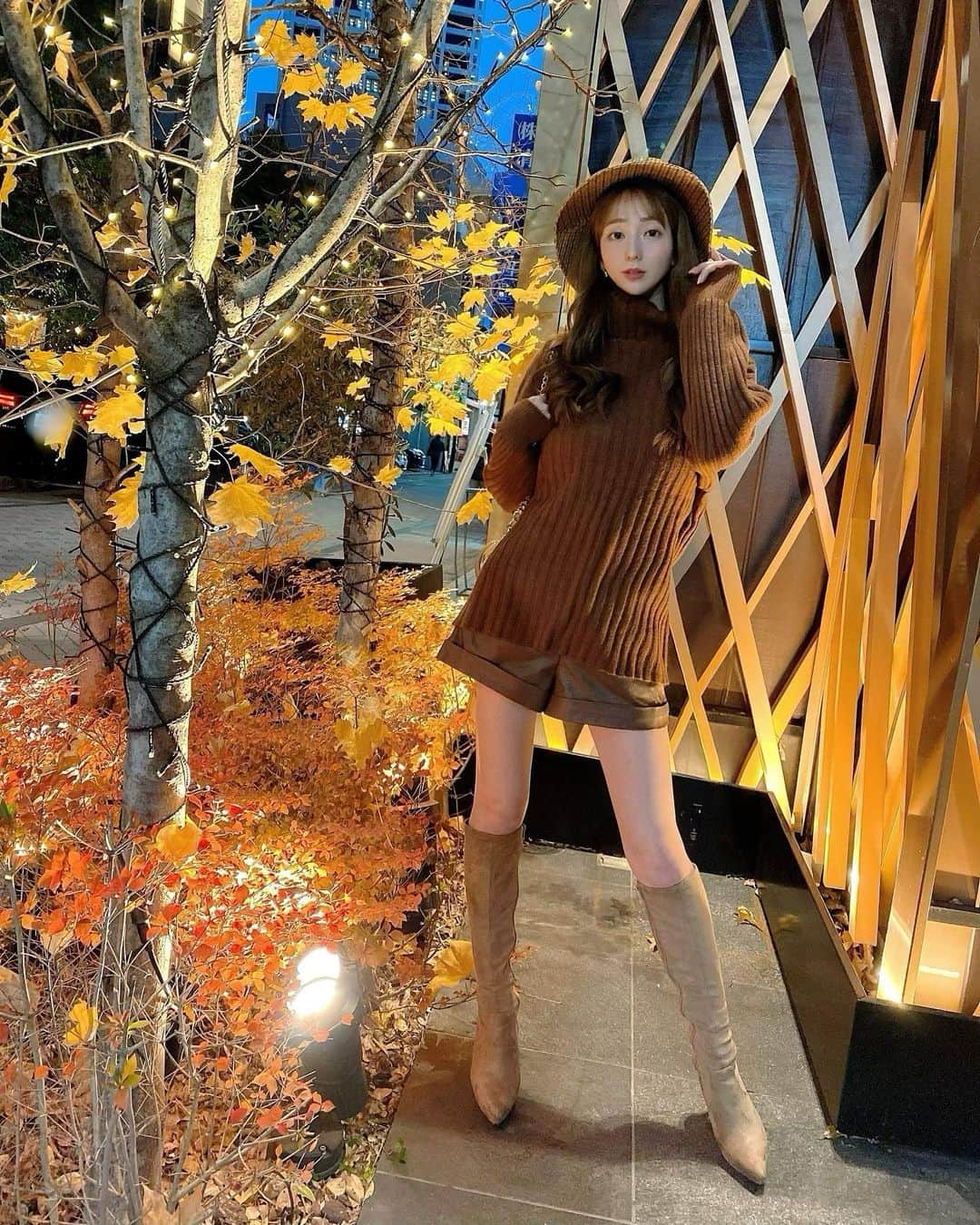 堀尾実咲のインスタグラム：「@valmuer_official のセーター着たよ🧸  ぬくっとした生地感で あったか可愛い😍  チョコレートみたいなおしゃれカラーもツボです🤎  http://online.valmuer.com  #gardenbyvalmuer #Valmuer#valmuer_official #fashion #cordinate #winterfashion  #ヴェルムーア #冬服 #冬服コーデ」