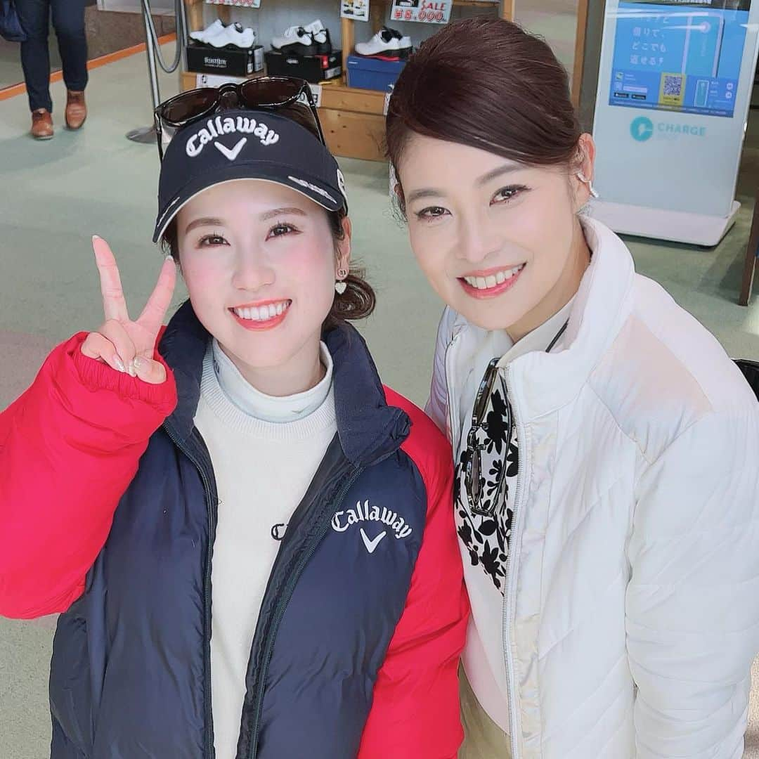 吉田玲奈さんのインスタグラム写真 - (吉田玲奈Instagram)「😘💚 先日の⛳️YouTube撮影終わりで、 西村優菜ちゃんに会えました♡ 今年の活躍には感動👏強くて笑顔が可愛くて、みんなファンになってしまうはず❤️ 来年も頑張ってね👍 2022年が更に楽しみ♬  #西村優菜 ちゃん #女子プロゴルファー  #応援してる #かわいい  #強い #プロゴルファー #ゴルフ女子  #golf #golfstagram  #golfwear  #callaway #callawaygolf  #callawayapparel  #キャロウェイ #キャロウェイ女子  #キャロマニ #reinagolf」12月30日 11時07分 - reina.yoshida.ciel.1218