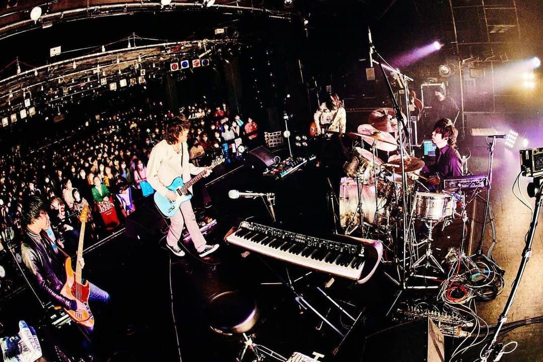 LAMP IN TERRENのインスタグラム：「2021.12.28 "A Dream Of Dreams" ③ photo @hamanokazushi  #テレン #lampinterren #ランプインテレン #live #rock」