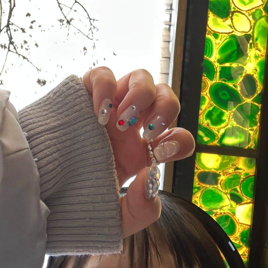 山下恵奈のインスタグラム：「2021ラストネイル🎒 #newnail」