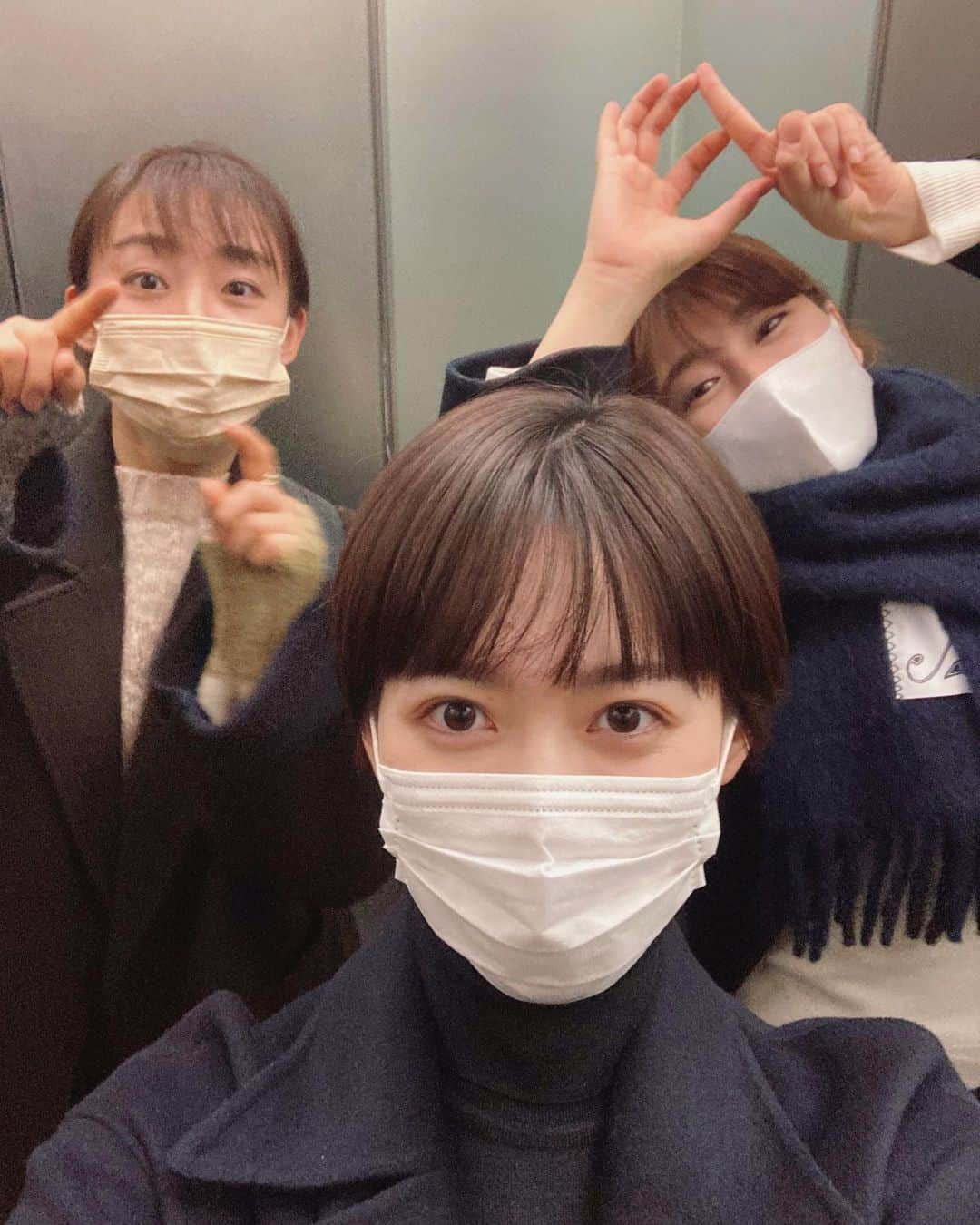 杉原凜さんのインスタグラム写真 - (杉原凜Instagram)「. 箱根駅伝まであと3日。 放送センター実況のサポートをする、🅱️型三人娘です☺️  #箱根駅伝 #石川みなみ #黒田みゆ  #杉原凜」12月30日 21時27分 - sugihara_rin