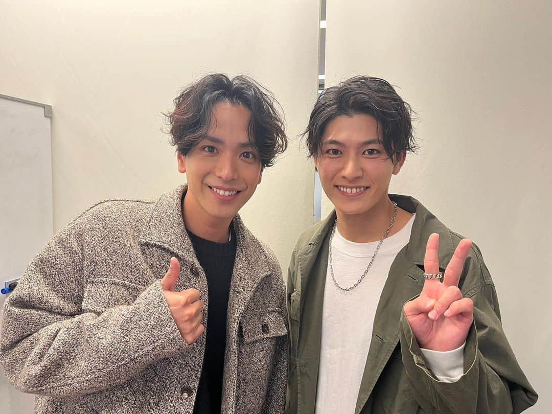 西川俊介のインスタグラム：「▽  オンライントークイベント 「ACTORS☆LEAGUE 2021 延長戦」 ありがとうございました😊  たくさん曲を聴いて、ミュージックビデオも見てアクターズリーグの思い出に浸ってくださいね！！  #仕事納め」