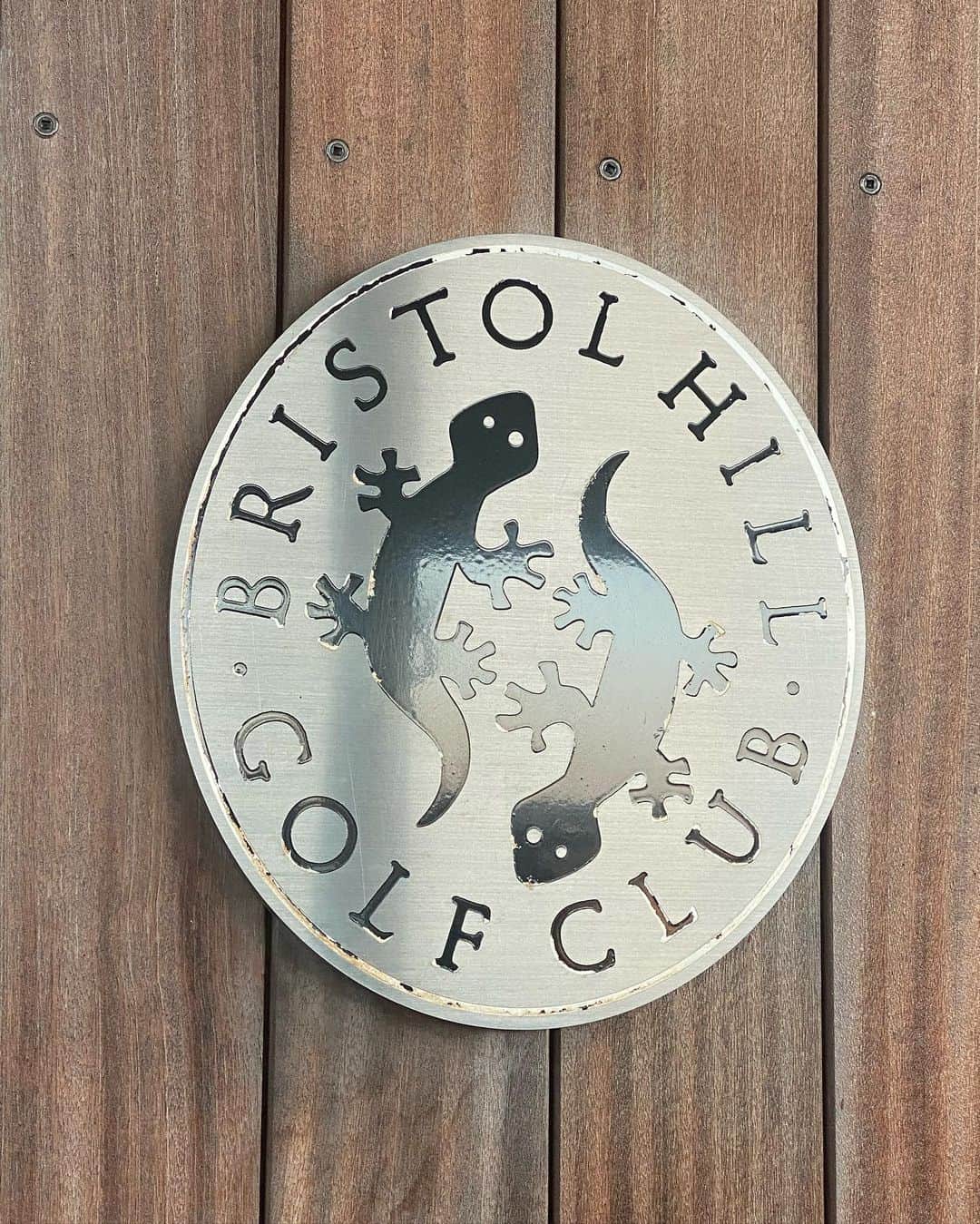 ImotoEtsuyo さんのインスタグラム写真 - (ImotoEtsuyo Instagram)「#こんばんは ・ ・ 今年最後のゴルフは 先週行った　@bristolhillgolfclub  ・ こちらは3回目ですが、 今回も難しかった。 ・ ・ 今年はゴルフに行く機会が多く 真夏も日焼けに気をつけながら 月に8回位行きました。　 たくさんのゴルフ仲間にも出会えた事に 感謝です。 ・ ・ なかなか上手くならないけど ゴルフは楽しいです。 ・ 来年も練習も頑張ろう。 ・ ・ #ゴルフウェア  #ポロシャツ・#スカート➡︎ @standrews_jp  #sunvisor ➡︎ @lanvin_sport_official  #shoes ➡︎ @mizunogolf_japan  ・ #パーカー ➡︎ @primascherrer  ・ ・ #ブリストルヒルゴルフクラブ  #golf  #golfwear  #ゴルフ #ゴルフ⛳️ #ゴルフコーデ  #ゴルフ女子コーデ  #ゴルフ場  #ゴルフラウンド  #ゴルフ好き  #ゴルフ大好き  #ゴルフ女子  #ゴルフ好きな人と繋がりたい #ゴルフスイング  #golfstagram」12月30日 21時50分 - bisuhada