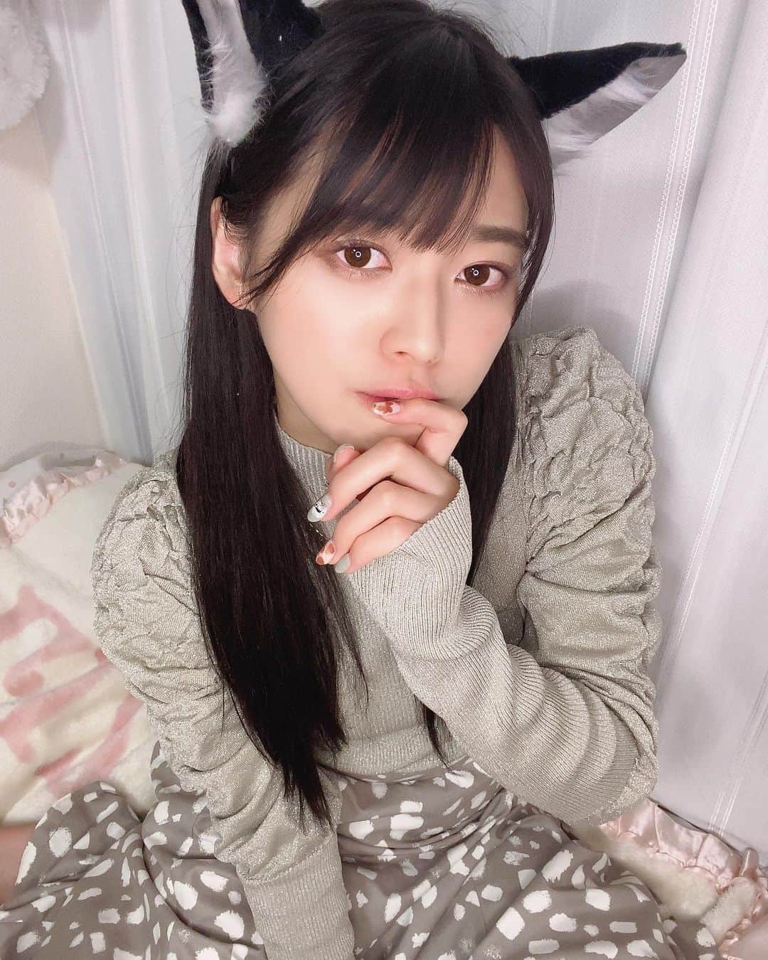 藤田いろはのインスタグラム：「もう今年が終わるの早くない？？？ 今年半年以上引きこもってたから時間感覚死んでて信じられないや😂 今年もいっぱい応援してくれてありがとうね💓 ⁡ ⁡ 明日の冬コミは西か11aにお手伝いでいます🐰 冬コミ行く予定の方是非年末のご挨拶させてください🌟既刊も置かせていただくのでそちらもぜひー！」