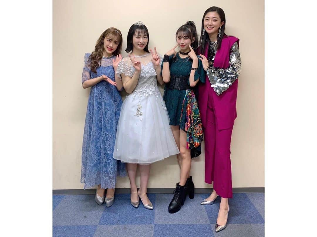 牧野真莉愛さんのインスタグラム写真 - (牧野真莉愛Instagram)「♡ ♡ ✨Hello! Project Year-End Party 2021 〜 GOOD BYE & HELLO ! 〜✨ 12月30日(木)🐰中野サンプラザ とってもありがとうございました💗💗💗 🎀 須藤茉麻さん💙LOVEりんです💕 夏焼雅さん💜LOVEりんです💕 熊井友理奈さん💚LOVEりんです💕 まりあより ♡ ♡  #須藤茉麻 さん💙 @maasa_sudo  #夏焼雅 さん💜 @miyaaa0825  #熊井友理奈 さん💚 @kumai_yurina  #HelloProject #モーニング娘21 #morningmusume21 #牧野真莉愛」12月30日 22時15分 - maria_makino.official