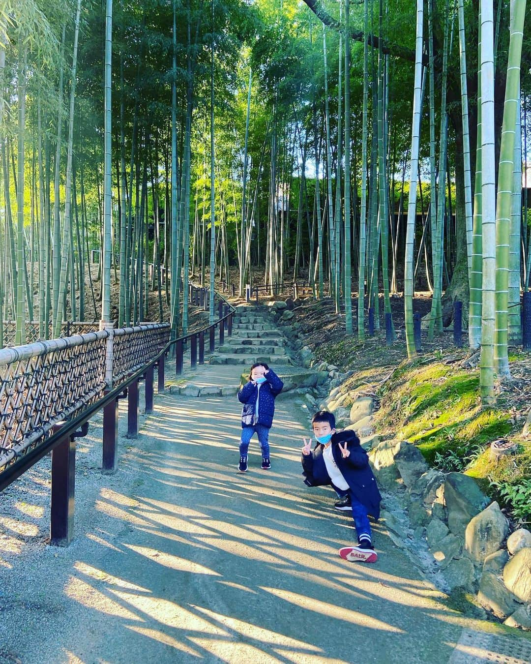 丸橋祐介さんのインスタグラム写真 - (丸橋祐介Instagram)「今シーズンも応援ありがとうございました‼️ 来シーズンもよろしくお願いします。  offに入りリフレッシュしてきました✨✨  #セレッソ大阪 #14 #家族旅行 #ふふ奈良 #めっちゃよかった #せんと君 #奈良公園 #シカ #2人ともビビりすぎ #2021 #ほな」12月30日 13時52分 - maruhashi_yusuke