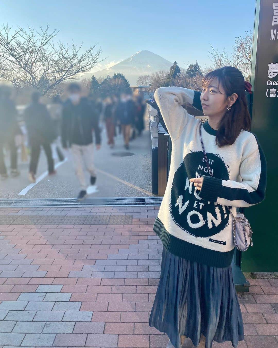 白戸ゆめのさんのインスタグラム写真 - (白戸ゆめのInstagram)「🛍 . 富士山拝める絶景スポットで 今年の自分を労わる散財Day💸笑 . 来年の目標は貯金です😇💰 . #御殿場アウトレット #買い物 #ご褒美バッグ #ysl #大活躍 #年末セール #富士山 #mtfuji #🗻」12月30日 14時17分 - yumeno.s_