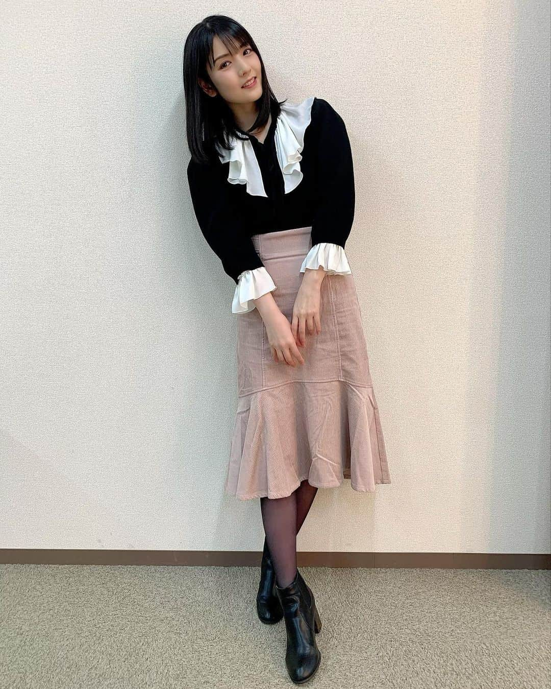 道重さゆみさんのインスタグラム写真 - (道重さゆみInstagram)「お洋服👗 トップス，スカート @31sonsdemode  エリ、かわいい！ エリと袖のフリルは取り外しもできるんだよー！色々楽しめそう…！💞 マーメイドなスカートもかわいくて嬉しい♡  リップ💄 @guccibeauty  #バームアレーヴル2 透明感のあるピンクがナチュラルで可愛いの💗  この写真撮った日は、 YouTubeチャンネル『M-line Music』のインタビューでした！✨ 大好きな大好きな曲『オレンジブルー』についてお話しました🧡💙 先日、アップされましたので、是非見てください💗  『SAYUMINGLANDOLL～希望～』Blu-ray発売中🐰」12月30日 14時53分 - sayumimichishige0713