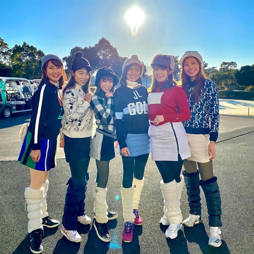 石関いづみさんのインスタグラム写真 - (石関いづみInstagram)「☺︎*･ Year-end golf competition ⿻  千葉銀座CC年末懇親ゴルフコンペ⛳️  ゴルフ女子大集合☺︎☺︎☺︎☺︎ 沢山の方にご参加頂き 華やかなコンペで締めくくる事が出来ました ⸝⋆⸝⋆ お忙しい中ありがとうございました♡  1月、2月もコンペを開催しますが 3/23(水)はヌーヴェルゴルフ倶楽部にて 100名で貸切コンペを企画しています♪ この日は是非空けておいてね♡  詳細決まりましたらまたお知らせします𓆫 ． ． ． ． ． @chibaginza.cc  #千葉銀座カントリークラブ #千葉銀座CC #千葉銀座CCアンバサダー #ゴルフ女子 #ゴルフコンペ #貸切コンペ #ゴルフ好きな人と繋がりたい #ゴルフ好き #打ち納め #golf #golfgirls #golflovers #golfswing #golfstagram」12月30日 16時14分 - izumingolf