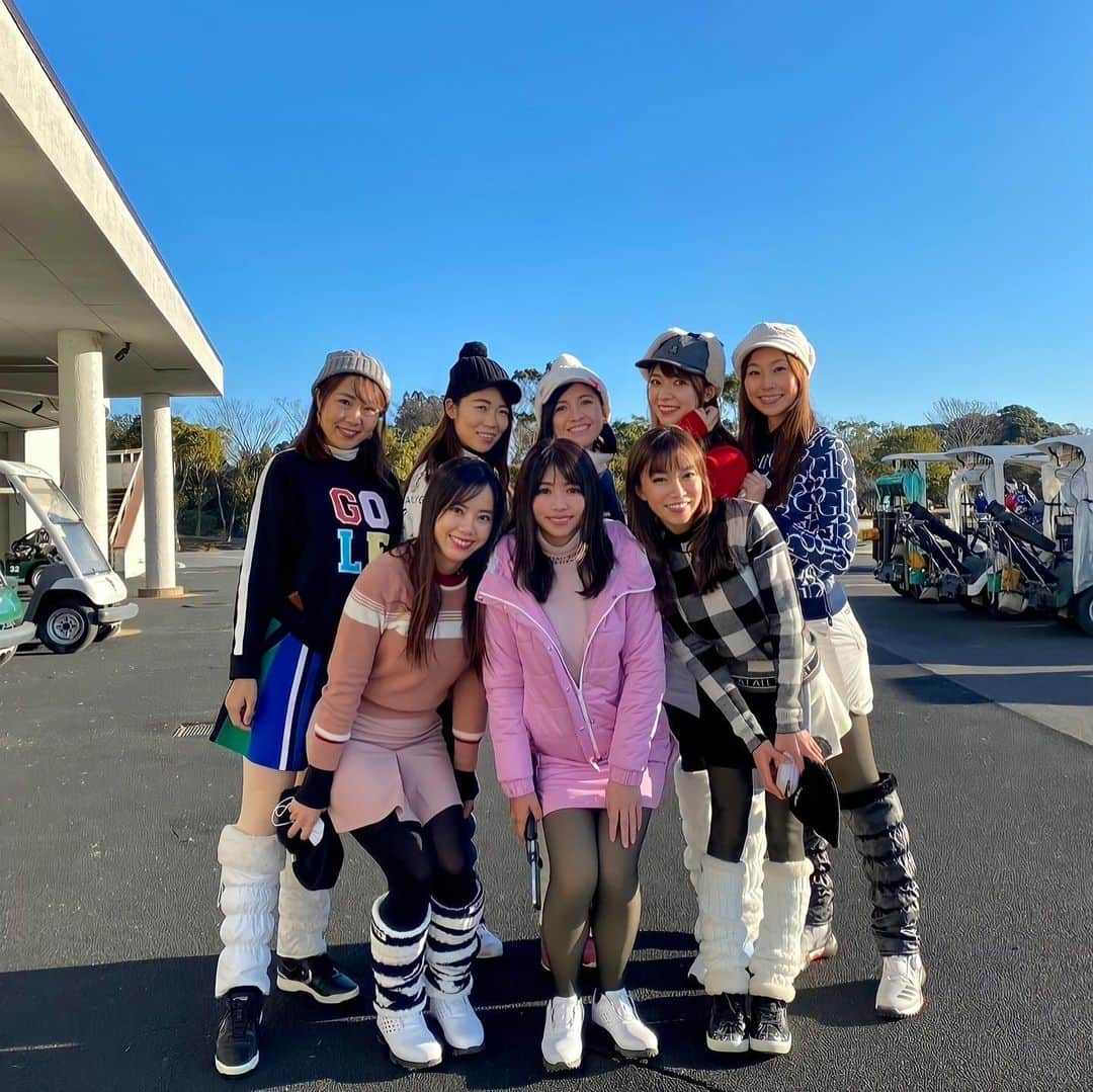 石関いづみさんのインスタグラム写真 - (石関いづみInstagram)「☺︎*･ Year-end golf competition ⿻  千葉銀座CC年末懇親ゴルフコンペ⛳️  ゴルフ女子大集合☺︎☺︎☺︎☺︎ 沢山の方にご参加頂き 華やかなコンペで締めくくる事が出来ました ⸝⋆⸝⋆ お忙しい中ありがとうございました♡  1月、2月もコンペを開催しますが 3/23(水)はヌーヴェルゴルフ倶楽部にて 100名で貸切コンペを企画しています♪ この日は是非空けておいてね♡  詳細決まりましたらまたお知らせします𓆫 ． ． ． ． ． @chibaginza.cc  #千葉銀座カントリークラブ #千葉銀座CC #千葉銀座CCアンバサダー #ゴルフ女子 #ゴルフコンペ #貸切コンペ #ゴルフ好きな人と繋がりたい #ゴルフ好き #打ち納め #golf #golfgirls #golflovers #golfswing #golfstagram」12月30日 16時14分 - izumingolf