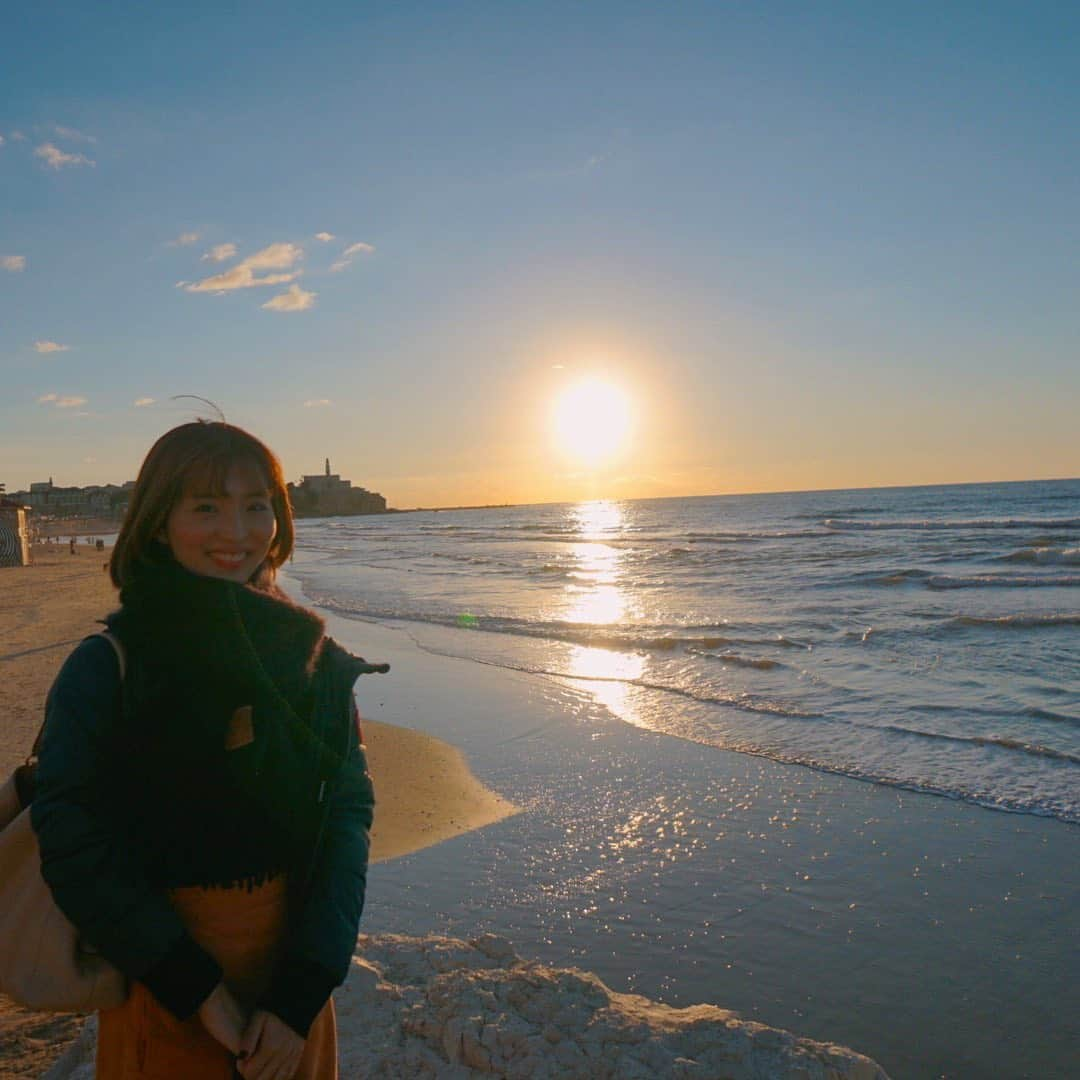 新田朝子さんのインスタグラム写真 - (新田朝子Instagram)「今年も一年、ありがとうございました。  SNSを通して私のことを知ってくださった方や、メディア出演のたびに応援メッセージをくださる方々などに、いつも励まされていました🙇‍♀️  今年も年越しを日本を離れたこの場所から迎えます。来年もますます、お仕事やプライベートでも幅を広げていけたらと思っておりますので、あたたかく見守って下さると嬉しいです。新たなことにも挑戦できたらと。  みなさま、良いお年をお迎えください🎍  まだまだ心休まぬ日が続きますが、 どうか、心身ともにご自愛ください。  新田朝子  I appreciate all support and encouragement in the past year. I will do my best in both my profession and private life this coming new year.   Have a Happy New Year!!! Please take care of yourself and, See you next year :)  #エルサレム在住 #中東 #地中海 #テルアビブ #海外在住 #フリーアナウンサー #ホリプロ #ホリプロアナウンス室 #新田朝子  #middleeast #israel #telaviv #mediterranean #oldjaffa #thx  #2021 #2022」12月30日 16時49分 - asako.nitta