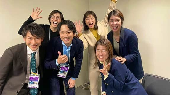 嘉村健士のインスタグラム：「全日本総合、今回選手ではなく解説でした。 初解説で不安緊張でしたが先輩方に話を聞いてなんとかやりきりました。 この4日間バドミントン動画見続けてたので更にバドミントンに詳しくなった気がします…笑  初解説を少し密着してもらったのでまた告知しますね。  優勝した選手おめでとう㊗️🏸 そしてバドミントンファンの皆様、A代表が出ていませんでしたが新しい選手を知るきっかけになったんではないでしょうか😎👍  これからも皆さん応援よろしくお願いします🙇‍♂️  #全日本総合バドミントン選手権大会  #初解説 #解説者 #全員九州出身」