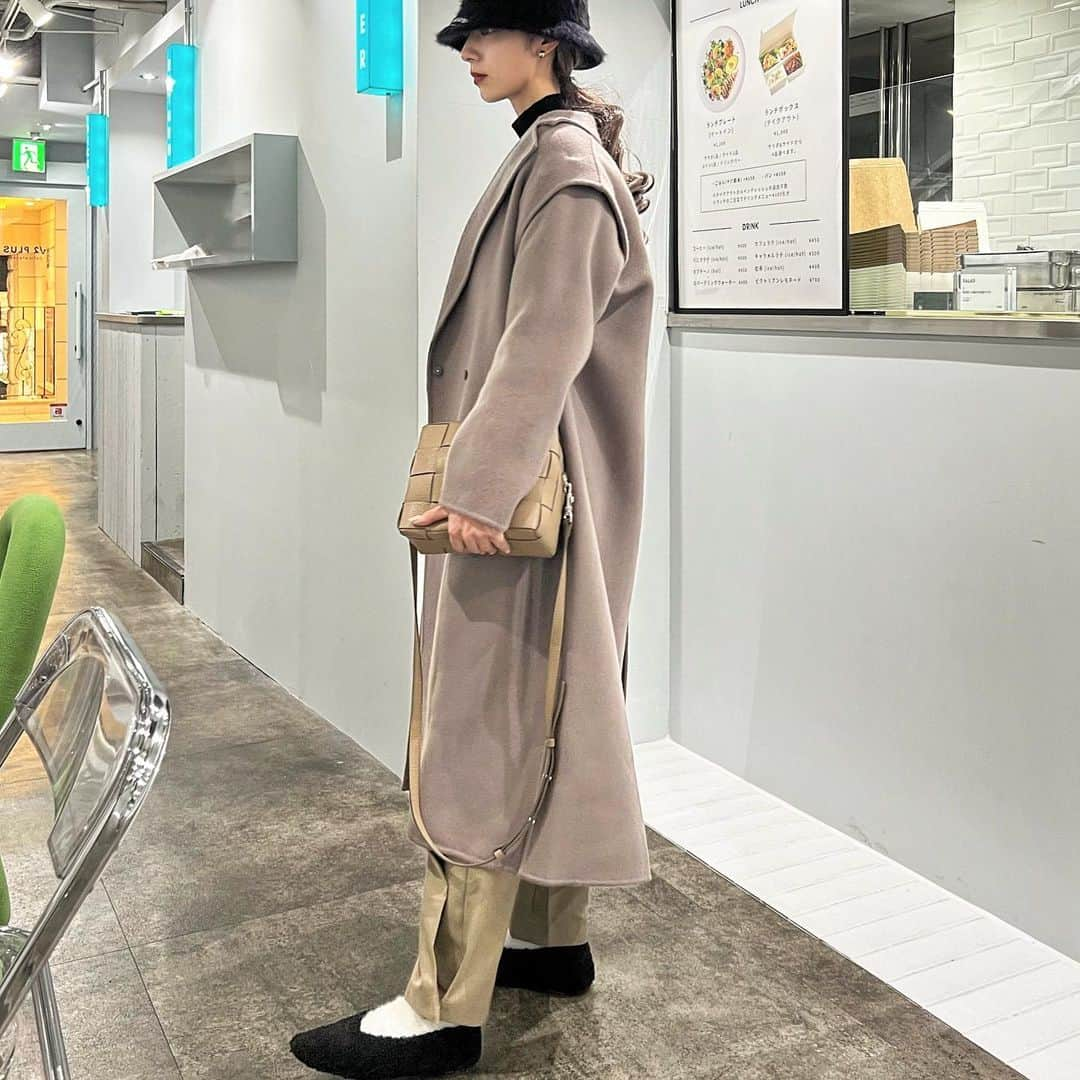 青野未来 / MikuAonoさんのインスタグラム写真 - (青野未来 / MikuAonoInstagram)「. . 昨日の🤍 . . #ootd coat @renorm_official  bag @iacucci_jp  shoes @donobanweb  . . #iacucci#イアクッチ#renorm#donoban  #関西ママ#ママコーデ#ママファッション#アウターコーデ」12月30日 17時32分 - miiikunkun