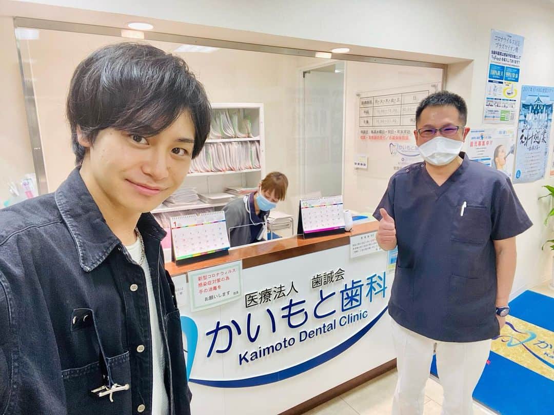 小澤亮太のインスタグラム：「久々の大阪🤗  歯の掃除もしてもらいました✨  気付けば治療終わってました🌪  速い！笑  年末はいろんなところを掃除したくなりますね🧹✨  すっきりした気持ちで年を越したいと思います🎍  良いお年をお迎えくださいね  #大阪 #かいもと歯科」