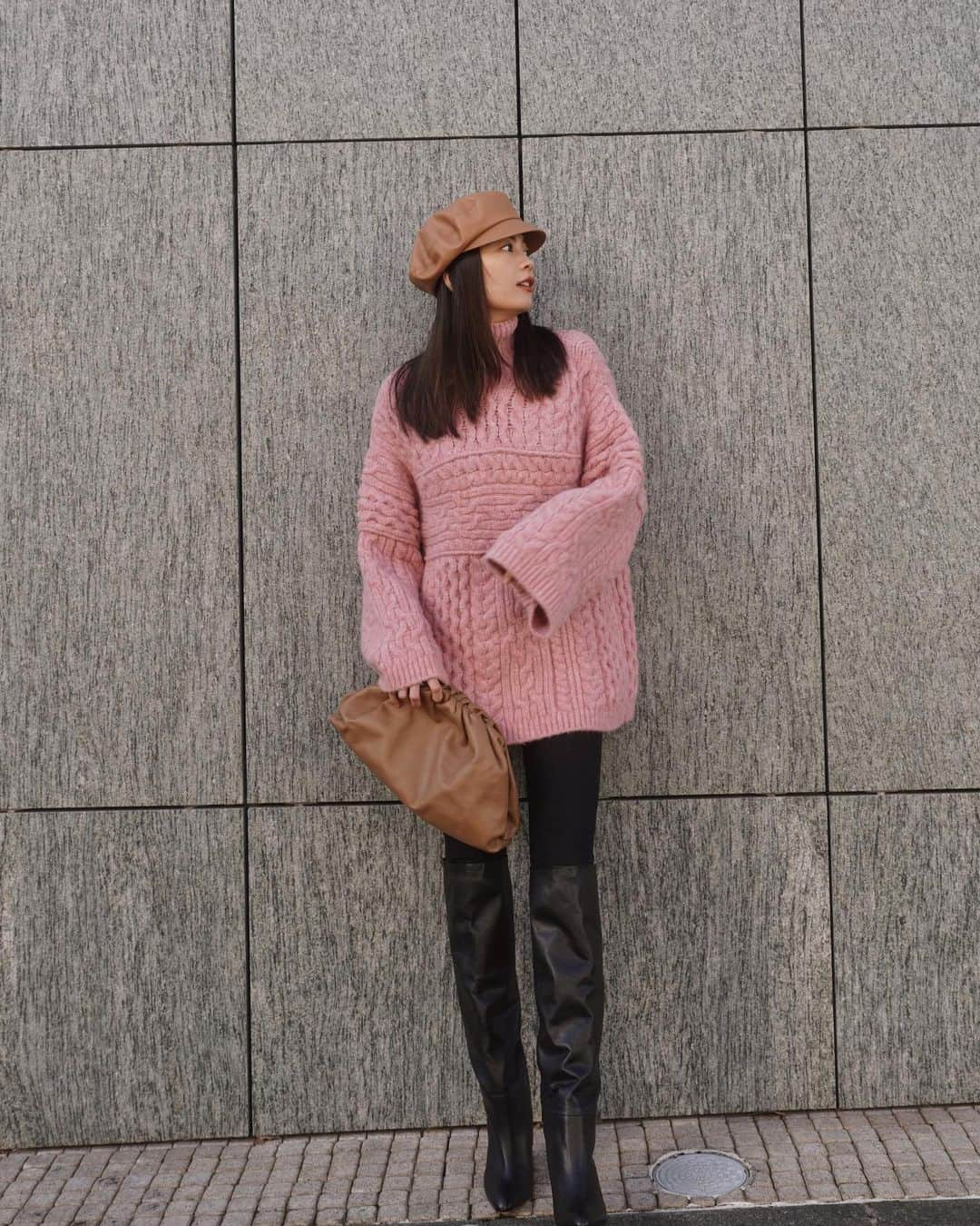 矢野未希子さんのインスタグラム写真 - (矢野未希子Instagram)「今日の私服❤︎  ずっと着たかったピンクのニット。 ピンクとレザーの合わせ可愛い👢  #食欲止まらず #お餅5個食べた」12月30日 18時07分 - mikko1104