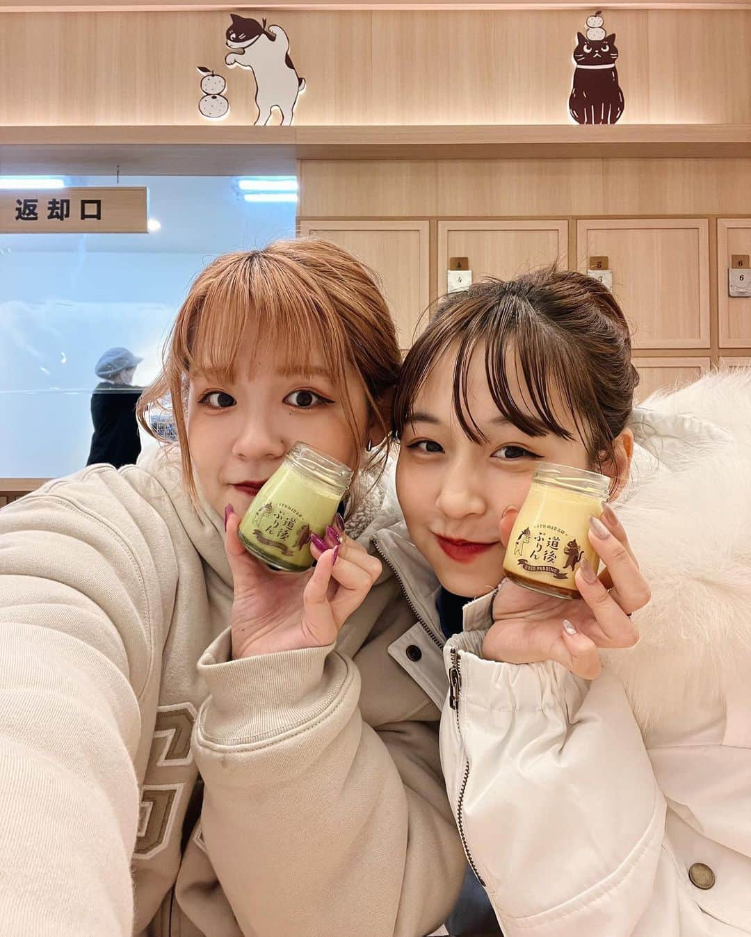 なつぴぴさんのインスタグラム写真 - (なつぴぴInstagram)「人生で初の愛媛県に行ってきたよ‼︎🍊  ゆめちとゆったり2人旅。 楽しかったー！✌︎  愛媛県の松山っていうところに行ったんだけど、お城に温泉に美味しいご飯がいっぱい🍚  特にタクシーの運転手さんが教えてくれた鯛めし！ ゆめとふたりしてハマってしまって、帰りの空港でも食べてしまう始末🤣 みんなも一度食べてみて欲しいなあ  大街道駅の一本道に、鯛めしのお店もたくさんあるし松山城へのロープウェイもあるから、ぜひ場所に迷ったら行ってみてね💭  以上愛媛県レポでした✌︎  #愛媛旅行 #まじめえひめ #愛媛 #愛媛観光 #愛媛カフェ #愛媛ランチ #道後温泉 #鯛めし #鯛めしもとやま #城山公園 #松山城 #松山城ロープウェイ #道後プリン」12月30日 18時18分 - nattsu_pipi