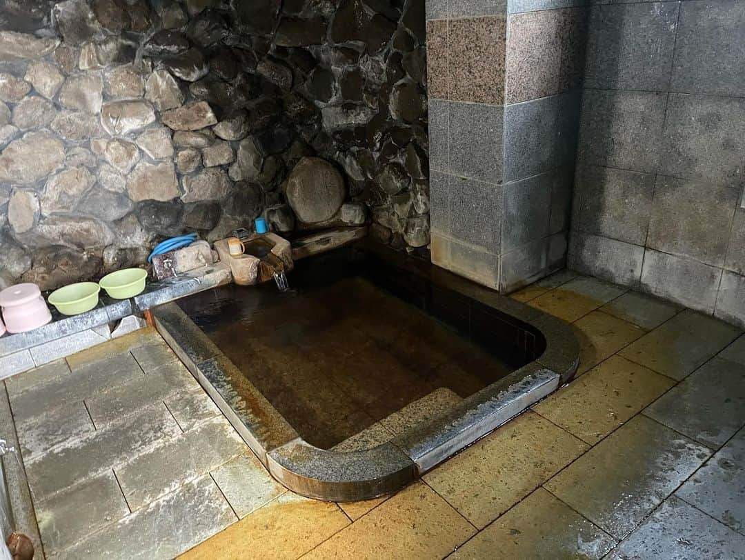 温泉はずきさんのインスタグラム写真 - (温泉はずきInstagram)「#河原の湯　#四万温泉　0125 四万温泉にある、共同浴場の河原の湯。 湯質が本当に良く、川の目の前にあるので、心身共に癒される温泉です。  #群馬 #四万温泉　#温泉 #温泉旅行 #旅行 #湯治 #温泉はずき #混浴 #onsen #onsenhotpools #onsen♨️ #hotsprings #nudel #nudelove #ヌード #温泉女子 #温泉タレント #温泉モデル #混浴露天風呂 #群馬観光 #群馬旅行 #群馬温泉 #群馬カフェ #群馬グルメ #群馬ランチ #japanesegirl #japantrip #japaneseonsen」12月30日 19時15分 - yumegurionsen