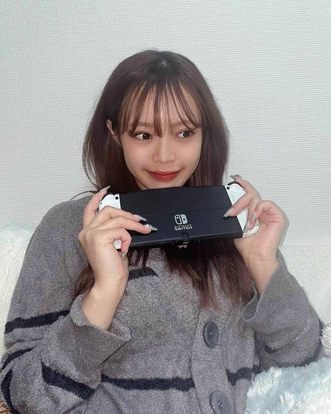 のインスタグラム：「あっという間に年末😩🌀 皆んな年末は何して過ごすのかな？☃️ 最近スイッチゲットしたので うちはお家でゲームをゆっくりやる予定🎮 ⁡ 12月はイベントがあったので りーちゃんに マツエクつけてもらったよーん👀 久しぶりにマツエク付けたんだけど メイク超時短になるしなりより盛れるの❤️‍🔥 りーちゃんありがとう😽✨ ⁡ #マツエク#年末」