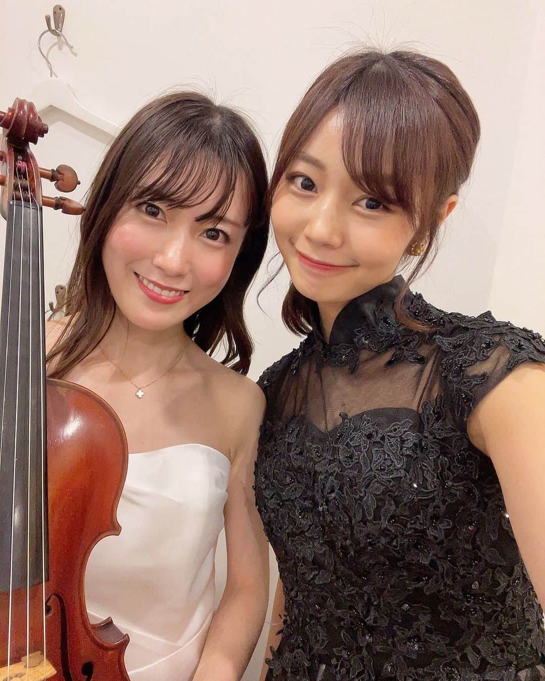 杉浦みずきのインスタグラム：「. YouTubeでのコラボでなみさんと💗🎻  バイオリニストの方との演奏は初めてだったのですが、 迫力があって美しいバイオリンのメロディが存在感を出してくれるので、ソロ演奏よりもずっとずっと豪華なアレンジで演奏することができて本当に楽しかったです！ 気持ちよかった〜！😂✨✨ いつか2人でライブしたいね〜て話してました💗😂  セントフォース 公式YouTubeで LiSAさんの「明け星」見てくださいね〜！🎶  @nami__koizumi」