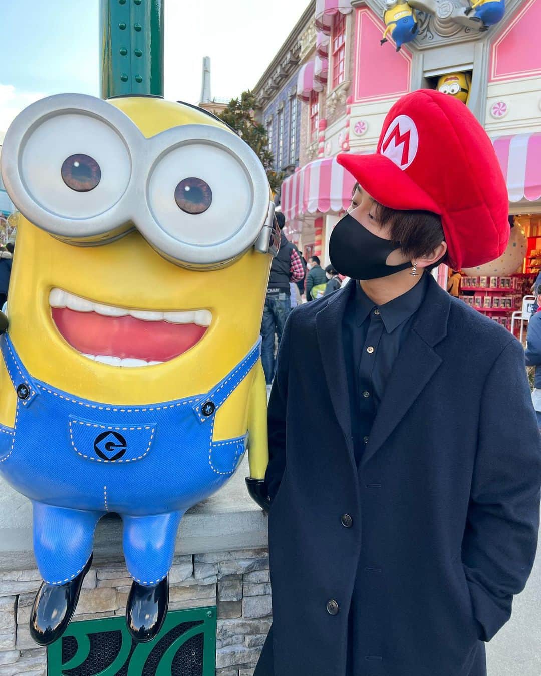 坂井翔のインスタグラム：「2021年応援してくださりありがとうございました😊 たくさんの出会いや別れがある、とても充実した年になったのではないかと思っています！来年もよろしくお願いします🙇‍♂️  今年が終わるにつれて、今後の自分を考える時間が増えてきました。何になりたいのか、どうしたいのかわからなくなる時もあります。 来年は、 「自分のこれからについて決断する」を課題にして、スタートするつもりでいます。みんなには、たくさん迷惑をかけてしまったり、振り回してしまうかもしれないけれど、それ以上に結果や、姿勢でお返しできるようにしてみせます。  最後に、写真がユニバでごめんなさい笑笑　　良いお年を！！😊😊 #2021年 #ありがとうございました  #良いお年を」