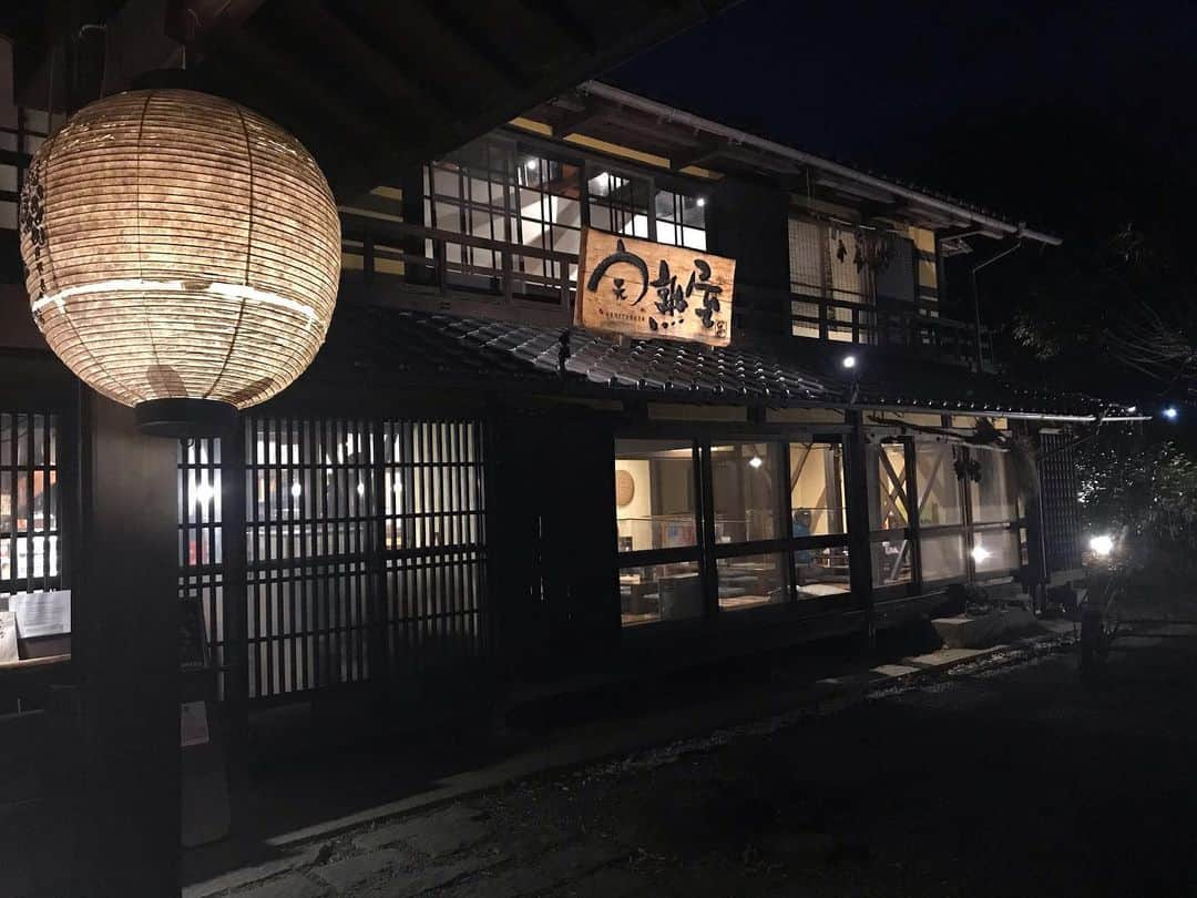 甲州 ほうとう 完熟屋 本店のインスタグラム：「今年も沢山のお客様にご来店いただき誠に有り難うございました🙇‍♂️ 誠に勝手ながら、12月31日、元旦の2日間お休みさせて頂きます。 　コロナで大変な時期ではありますが、お客様の笑顔、暖かい言葉に励まされながら来年もスタッフ一同元気に営業して参ります！　来年もよろしくお願い致します🙇‍♂️ #甲州完熟屋 #今年もありがとうございました  #来年も宜しくお願いします  #12月31日と元旦はお休みです」