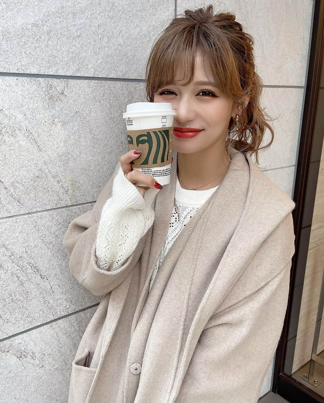 伊藤実祐さんのインスタグラム写真 - (伊藤実祐Instagram)「今年スタバ何杯飲んだやろか。☕️♡ みゆの身体はスタバとお酒で出来てると言っても 過言じゃないぐらいよな？🐷（笑） ⁡ 来年もたくさん飲みます🙋🏻‍♀️💜w ⁡ ⁡ #スタバ #スタバカスタム #スターバックス #スタバ新作 #スタバ中毒 #スタバ好き #ほうじ茶クラシックティーラテ 女（笑） #イエベ #イエベ秋 #イエベ春 #イエベメイク #Nexter #ネクスター #Nextercreatist #伊藤実祐 #いとうみゆ #みゆちゃい ⁡ ⁡ 今日は地元民と忘年クリパ🎅🏻🍺( 覚悟きめな← )」12月30日 20時57分 - miyu.61