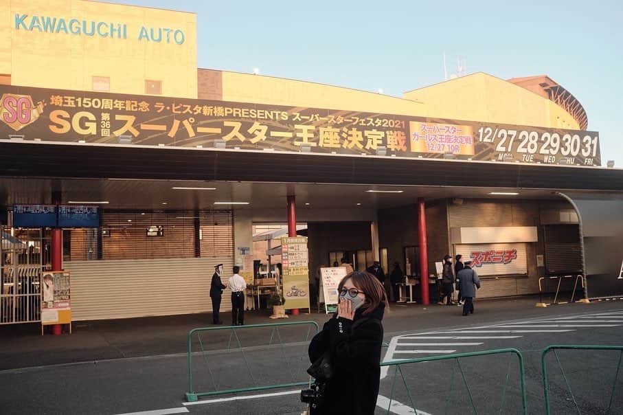 菜乃花のインスタグラム：「🏍🏍🏍³₃  この時期がやってきた！ とゆうことで本日は #川口オートレース 場に行ってきました！  ご挨拶などは控えてお客さんとして楽しんできました！ 車券はうまいこと当たりませんでしたが……😂 久々で楽しかったです！  明日は大晦日の頂上決戦！✨ あー年末だなー！楽しみだなー！！」