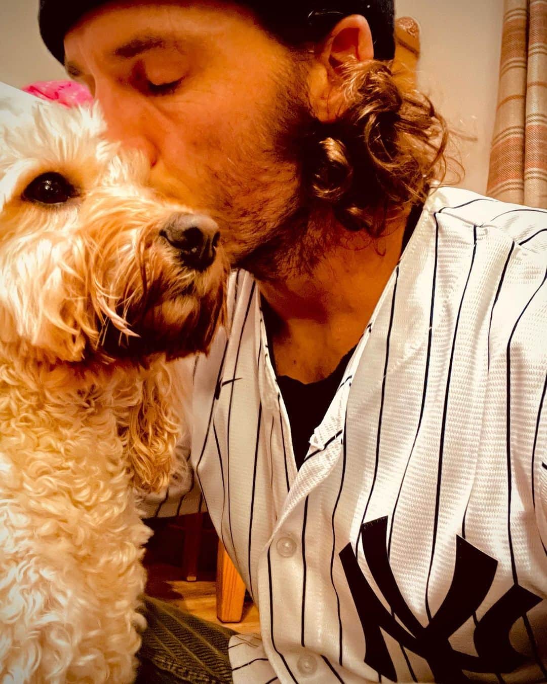 サム・クラフリンのインスタグラム：「Puppy love ❤️」