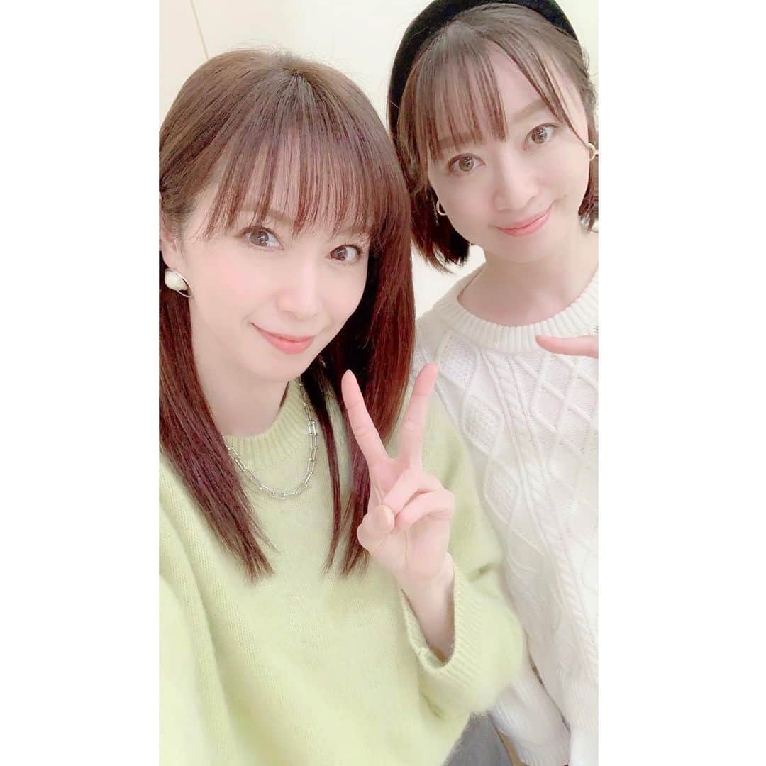 のインスタグラム：「. . 2年ぶりにやっと会えた大好きな友達❤️❤️❤️  一瞬で昔の感覚に戻って終始喋り通し🎶 10数年前の思い出話から、近況報告まで、、 沢山話せてとっても楽しい時間だったな〜🎶 また早く会いたい♡  相変わらずの可愛さと優しさで😍 いつも自信と希望を与えてくれる✨✨ 人生まだまだこれからだねっ😚 お互い子育て頑張りながら、人生楽しんでいこうね🙌✨  今年も残すところあと一日。  今年一年を振り返ったり、自分を見つめ直して反省したり、これからのことを考えていたら、寝れなくなってしまいました、、、 こんな日もありますね😅  皆さま、どうぞ良いお年をお迎え下さい💓  #2021#model#wonderful#bestfriend#lunch#mom#girlmom#boymom#モデル#名古屋モデル#東京モデル#大阪モデル#友達#優しい友達#いつまでも変わらない関係に感謝」