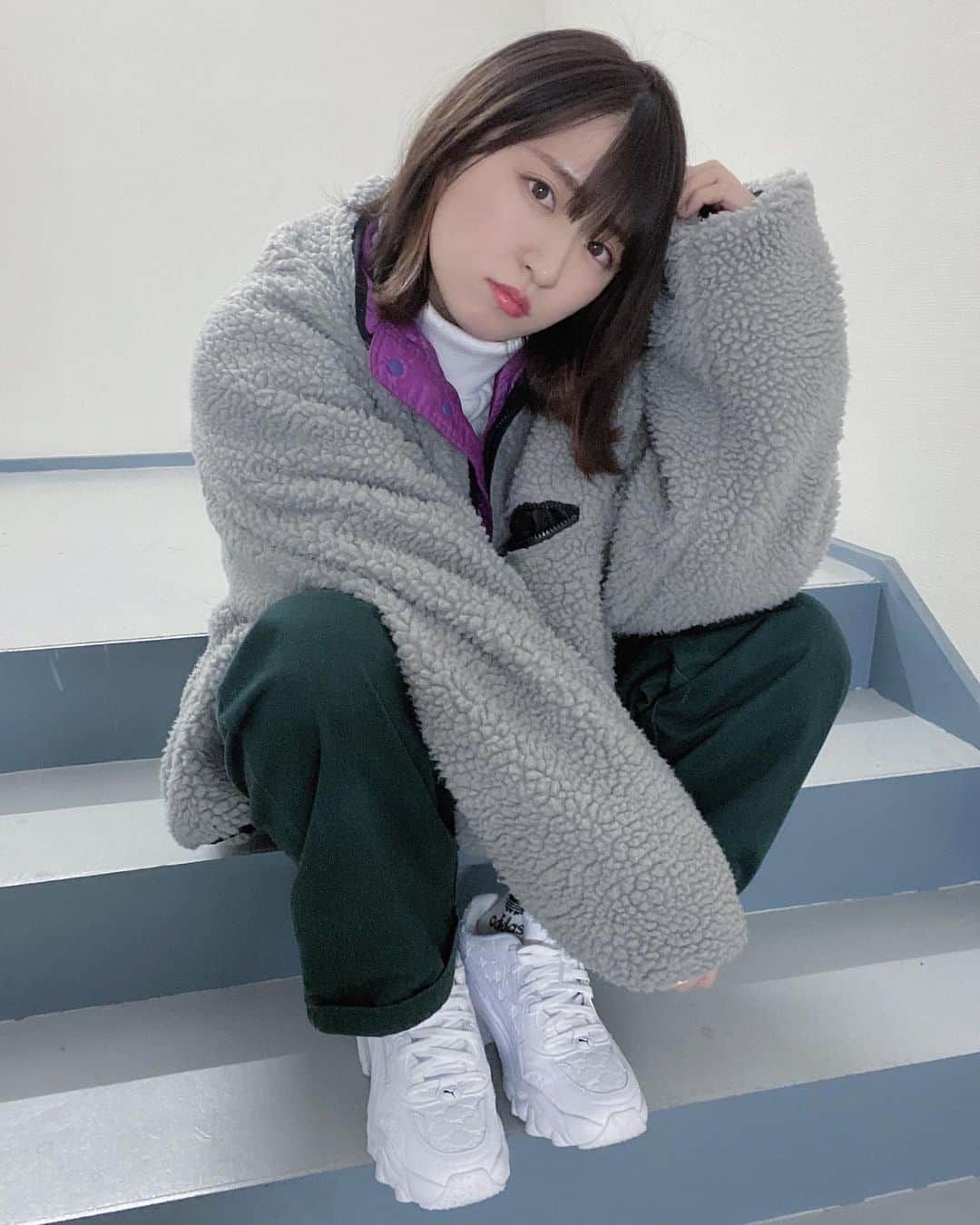 にこのインスタグラム：「2021年皆さま本当にありがとうございました 人生で一番 支えられ、楽しく、そしてがむしゃらになり 打たれた分強くなり、 ワクワクした幸せな年でした  来年もよろしくお願いします」