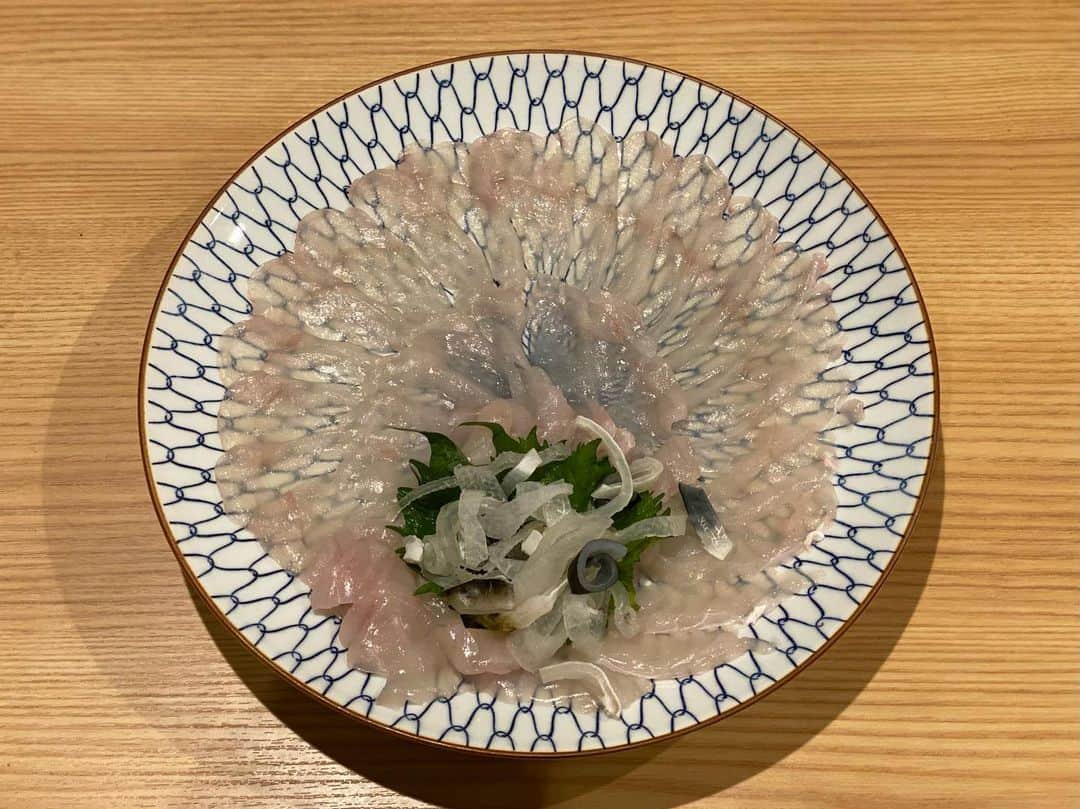 浅本美加のインスタグラム：「☻  Tasty dishes  Thank you as always  Best wishes for the new year  #しらん#ふぐ料理#🐡#🍲#washoku#복어탕」