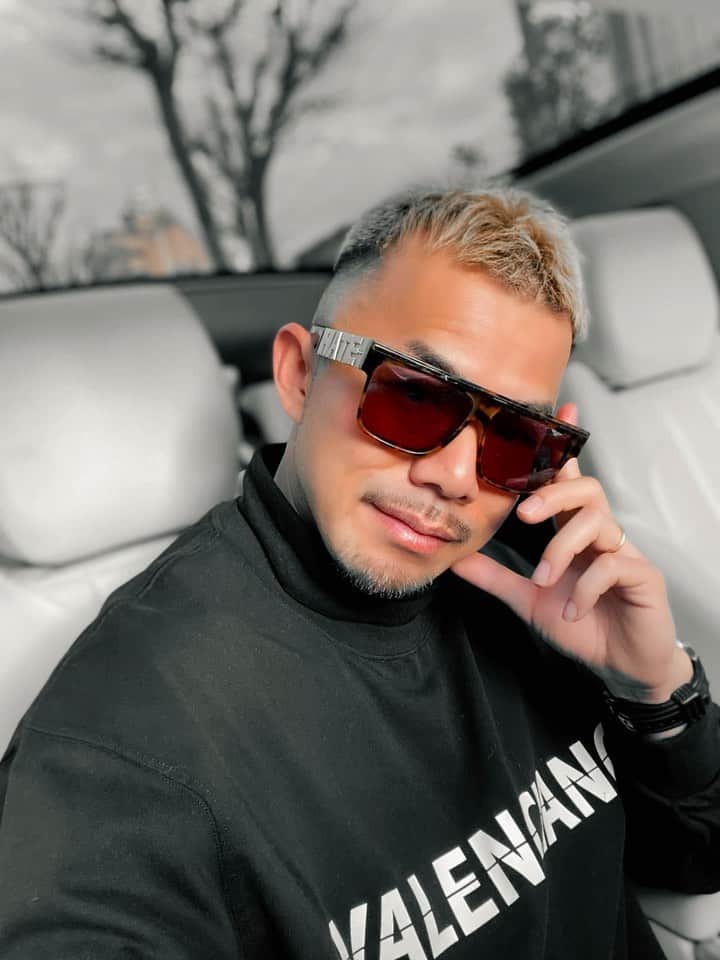 SONNYのインスタグラム：「Last selfie of 2021  Fresh New look for the New Years💈 🕶 @vintageframes ✂︎ @ikko_mack」