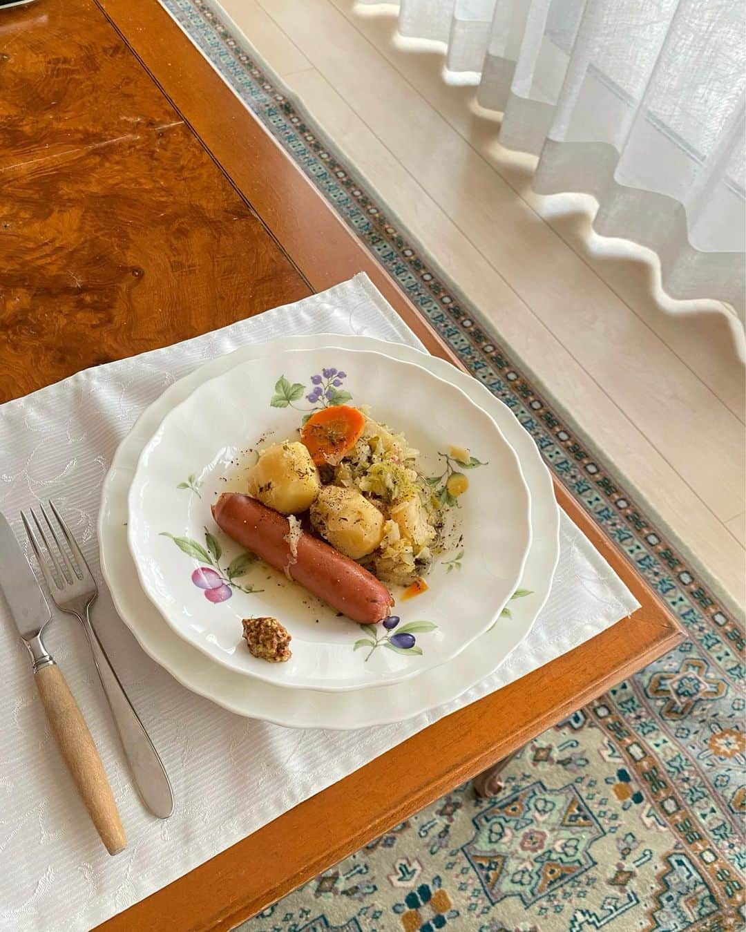 宮澤成良（宮沢セイラ）さんのインスタグラム写真 - (宮澤成良（宮沢セイラ）Instagram)「フランスの郷土料理 弟が作ってくれてた🤍 お店やってほしい☺︎  #シュークルート  #フランス料理  #merci」12月31日 16時53分 - seira_miyazawa
